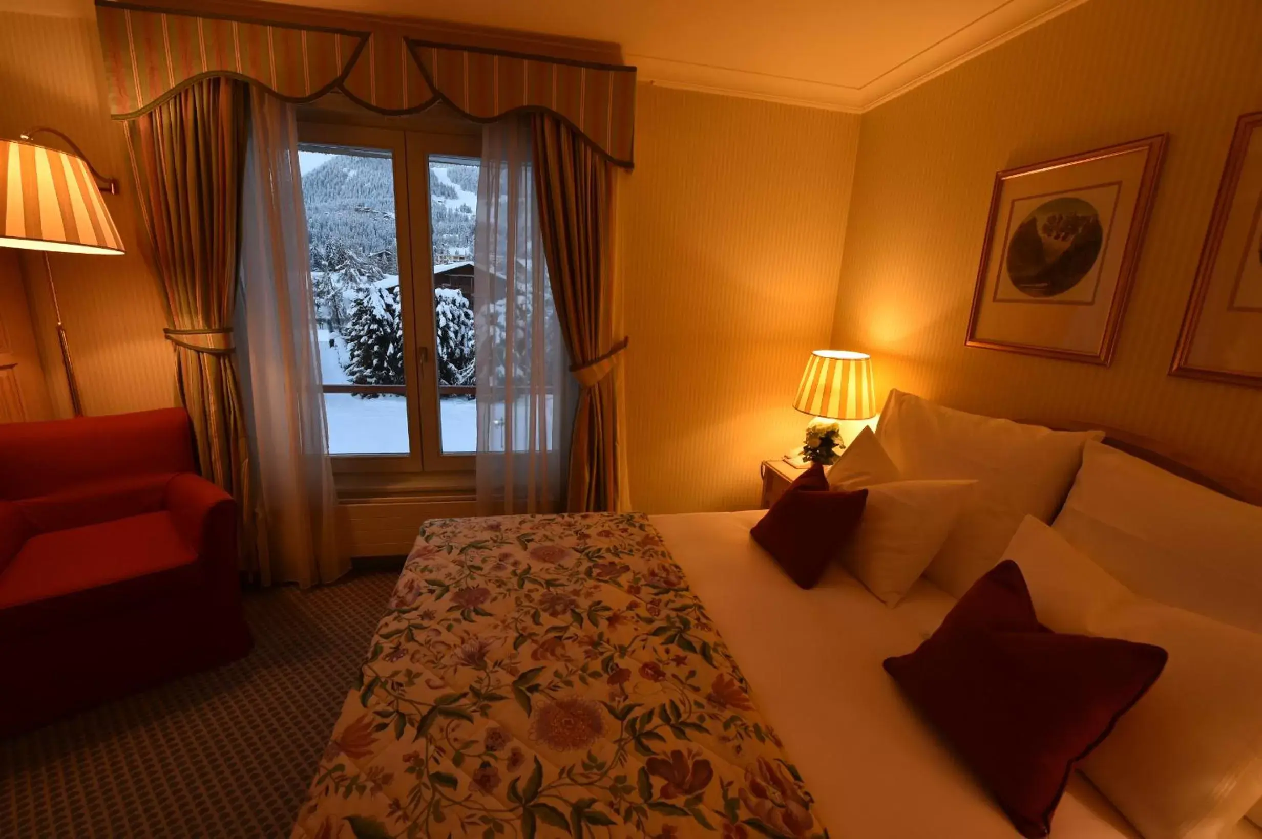 Photo of the whole room, Bed in Grand Hôtel du Golf & Palace