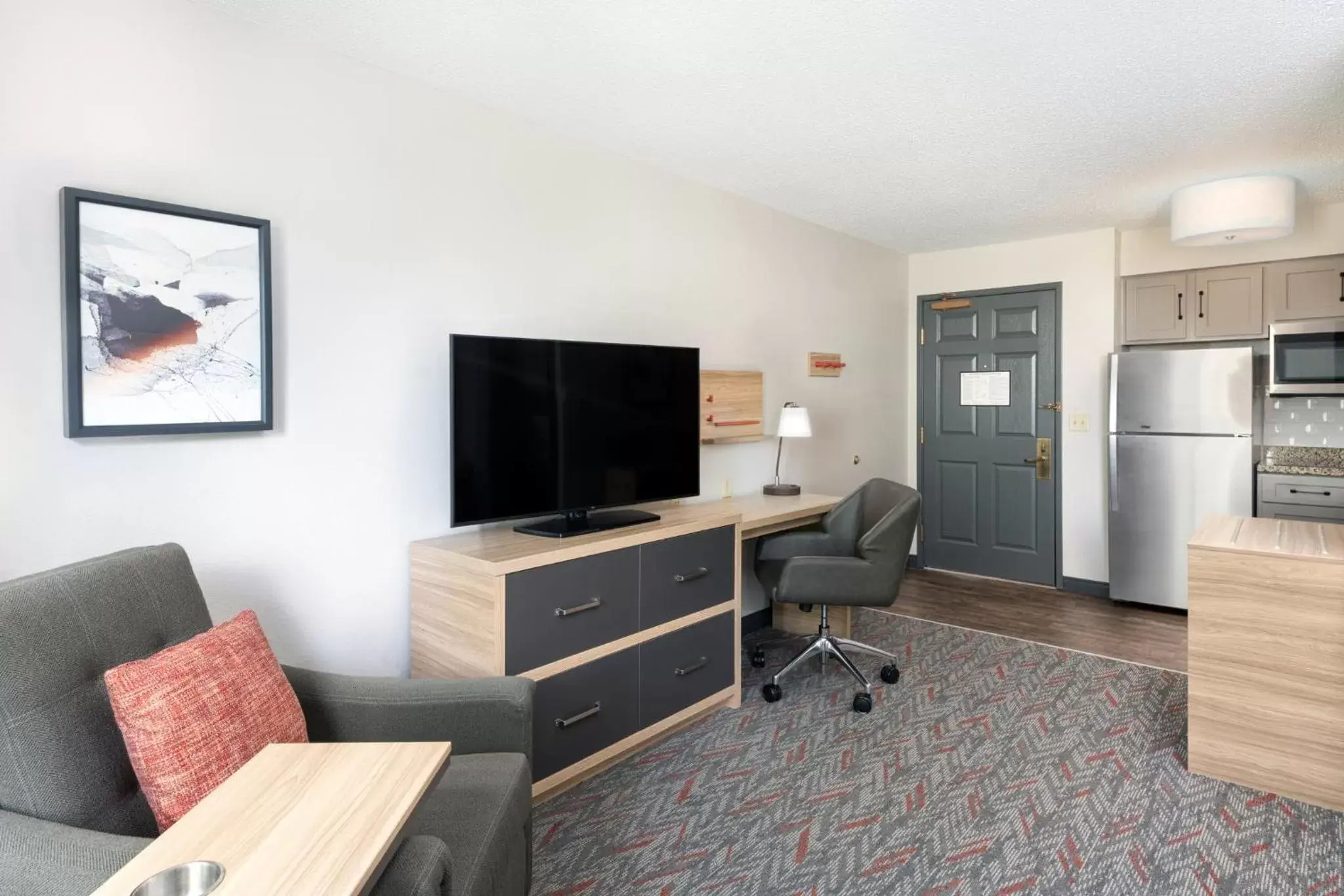 Photo of the whole room, TV/Entertainment Center in Candlewood Suites Eagan - Mall of America Area, an IHG Hotel