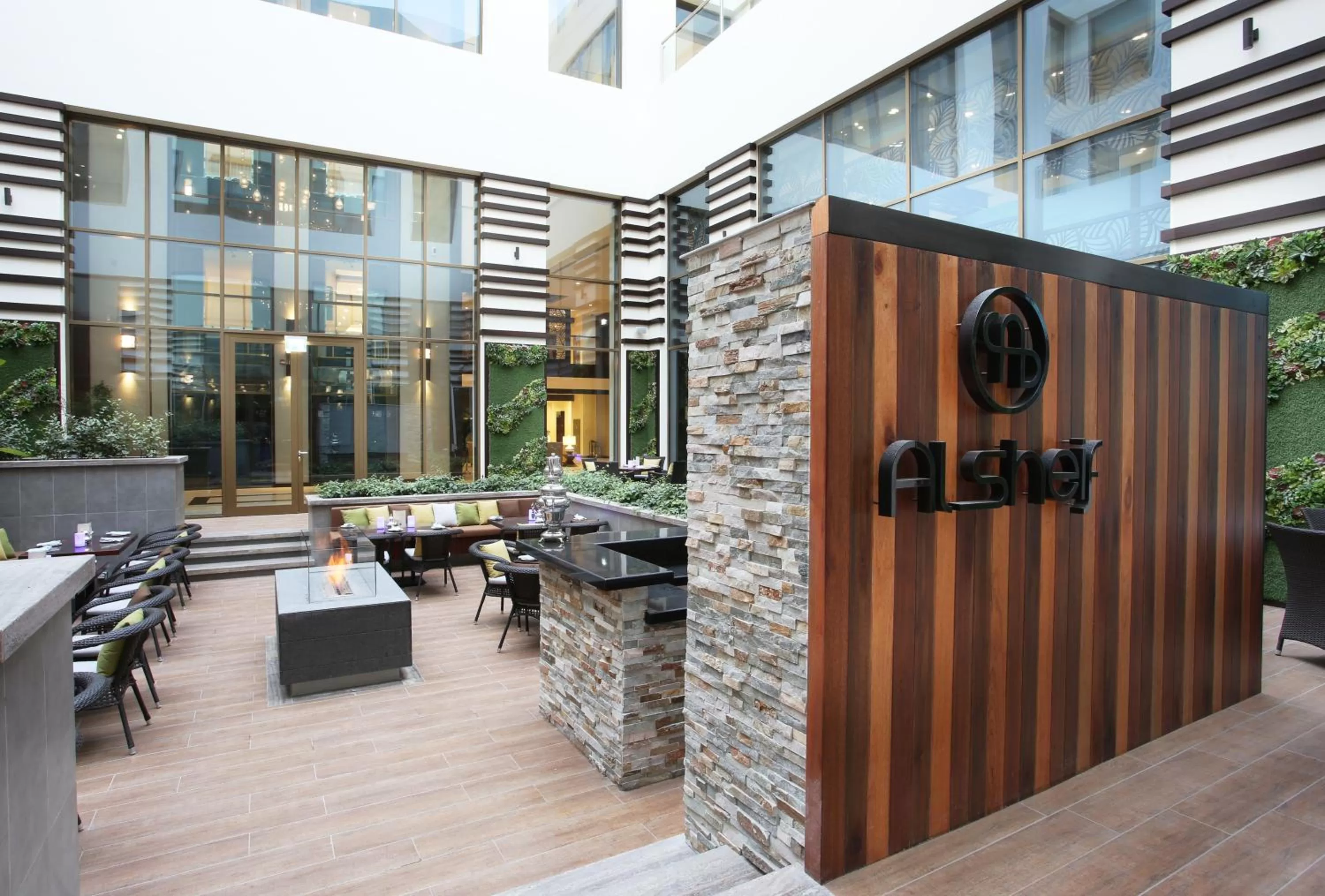 Restaurant/places to eat in Metropolitan Hotel Dubai