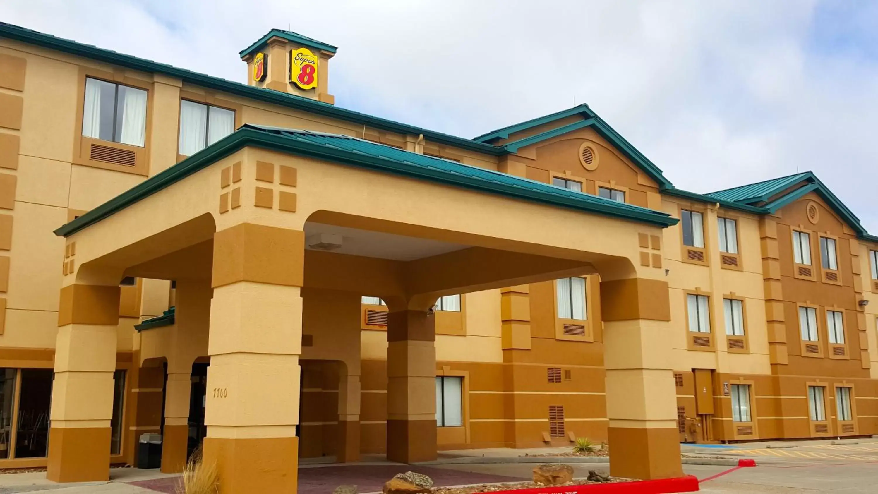 Facade/entrance in Super 8 by Wyndham Port Arthur/Nederland Area Facade/entrance in Super 8 by Wyndham Port Arthur/Nederland Area