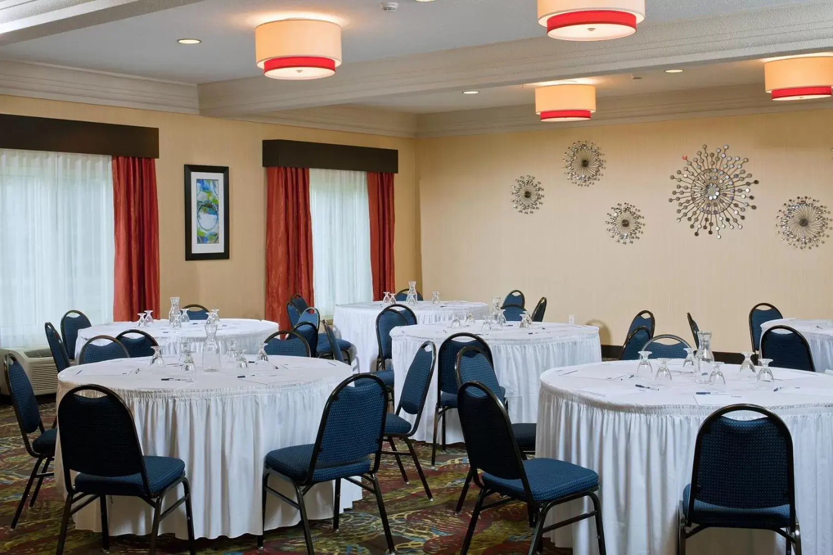 Meeting/conference room in Holiday Inn Express Hotel & Suites Saginaw, an IHG Hotel