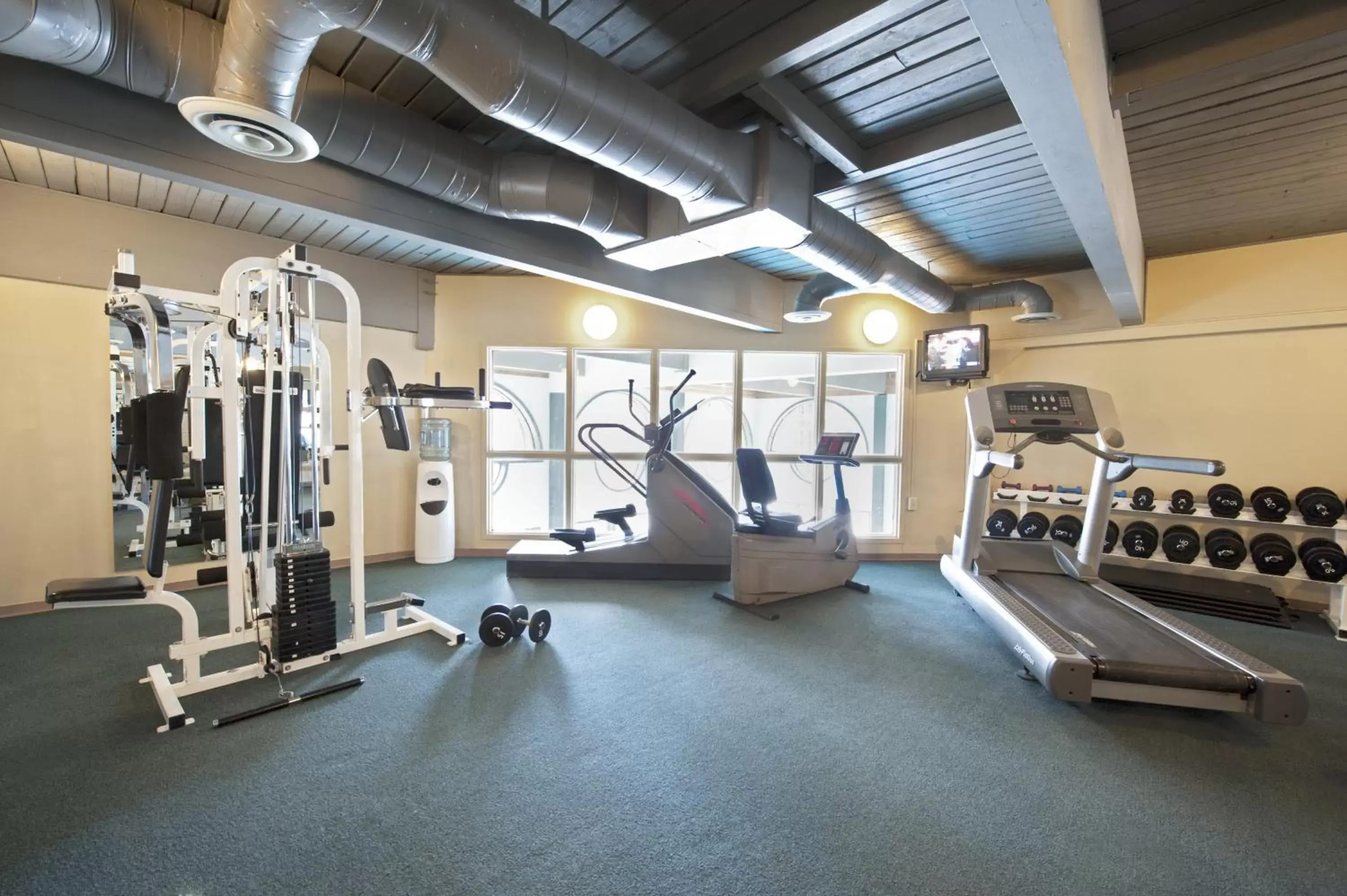 Fitness centre/facilities, Fitness Center/Facilities in Tonquin Inn