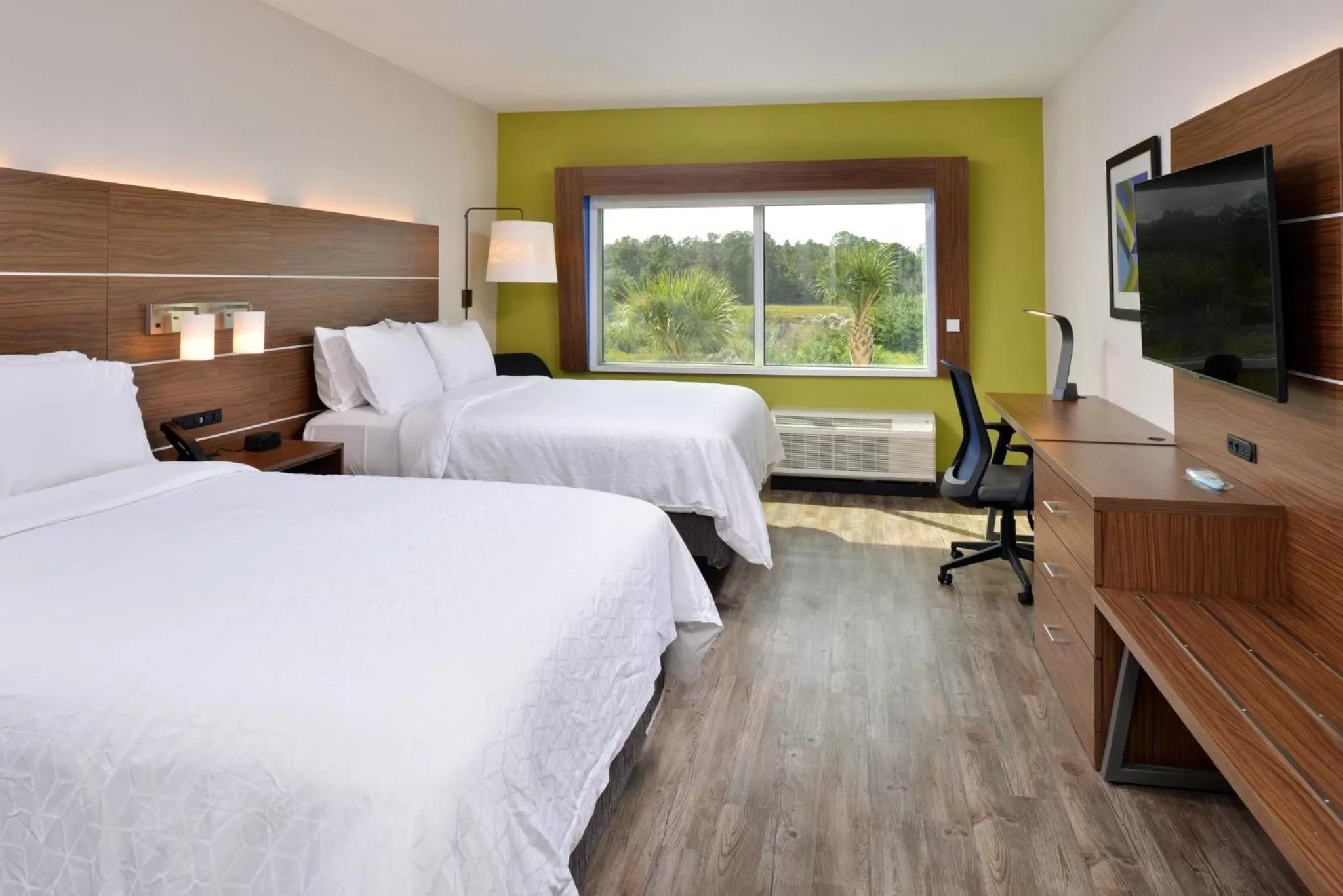 Photo of the whole room, Bed in Holiday Inn Express Orlando - South Park by IHG