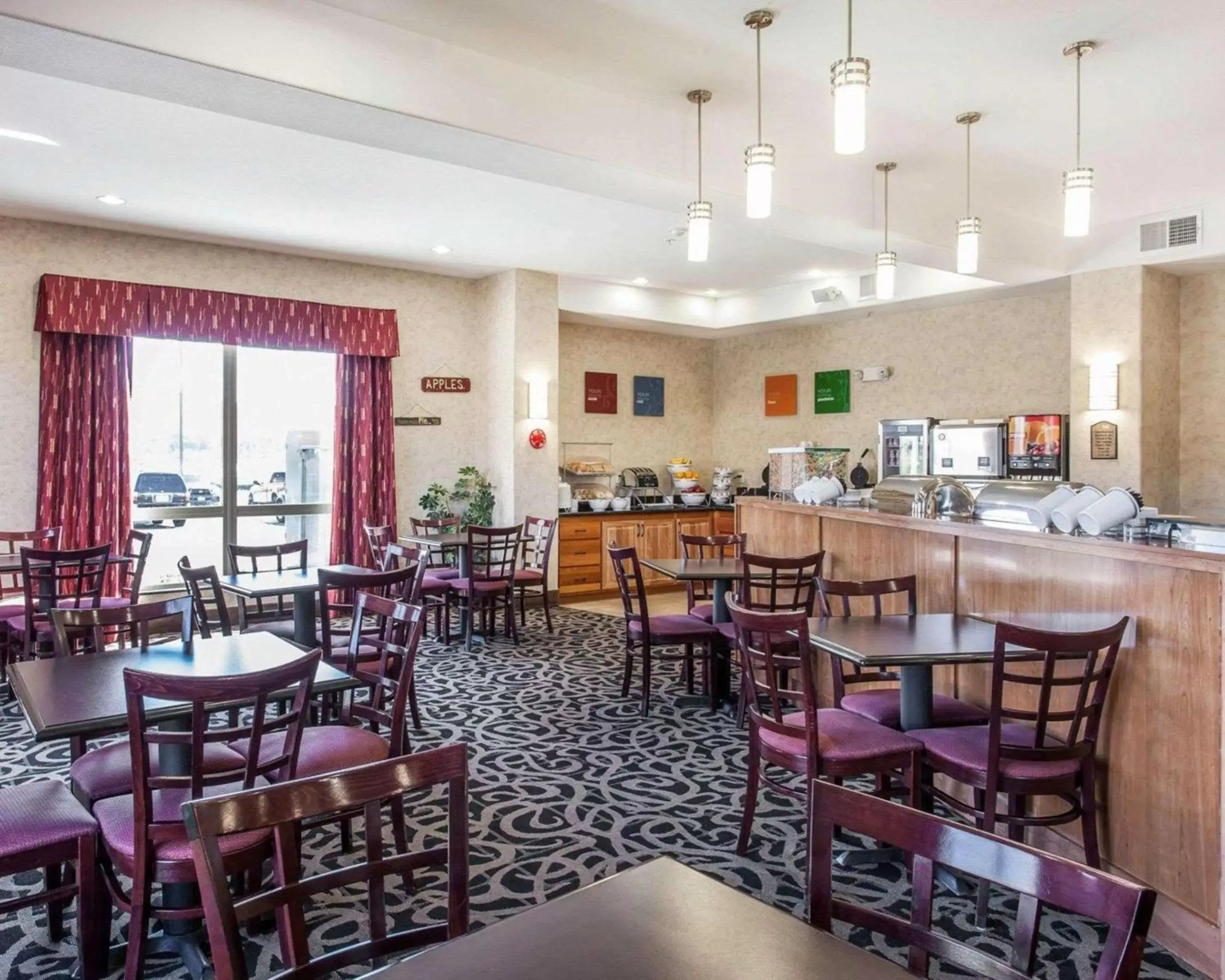 Restaurant/Places to Eat in Comfort Suites Wenatchee Gateway