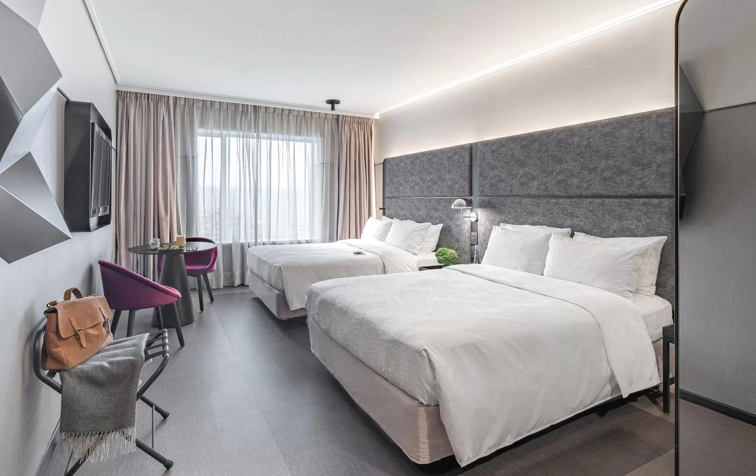 Photo of the whole room, Bed in Pullman Santiago Vitacura