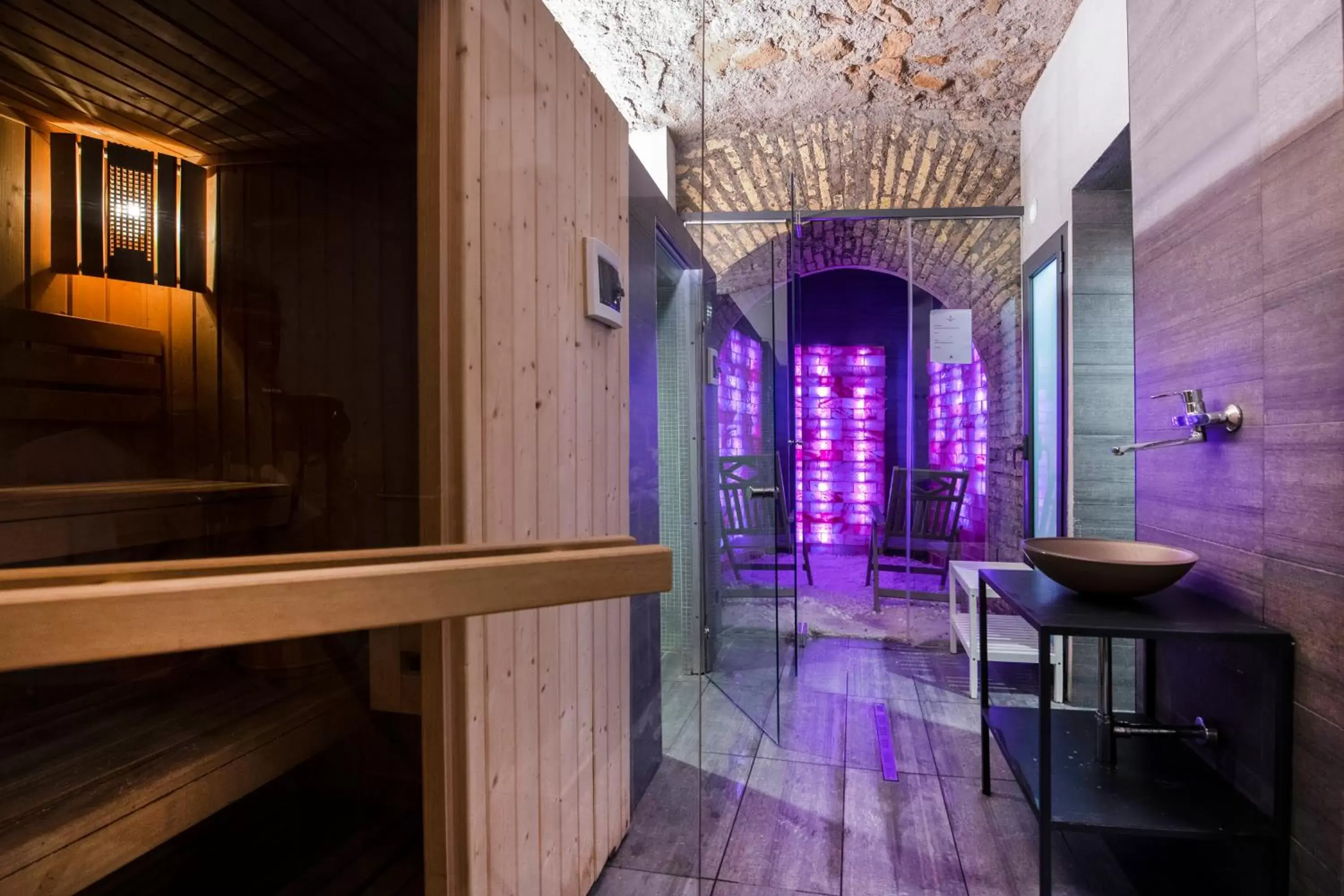 Sauna in Hotel 77 Seventy-Seven - Maison D'Art Collection