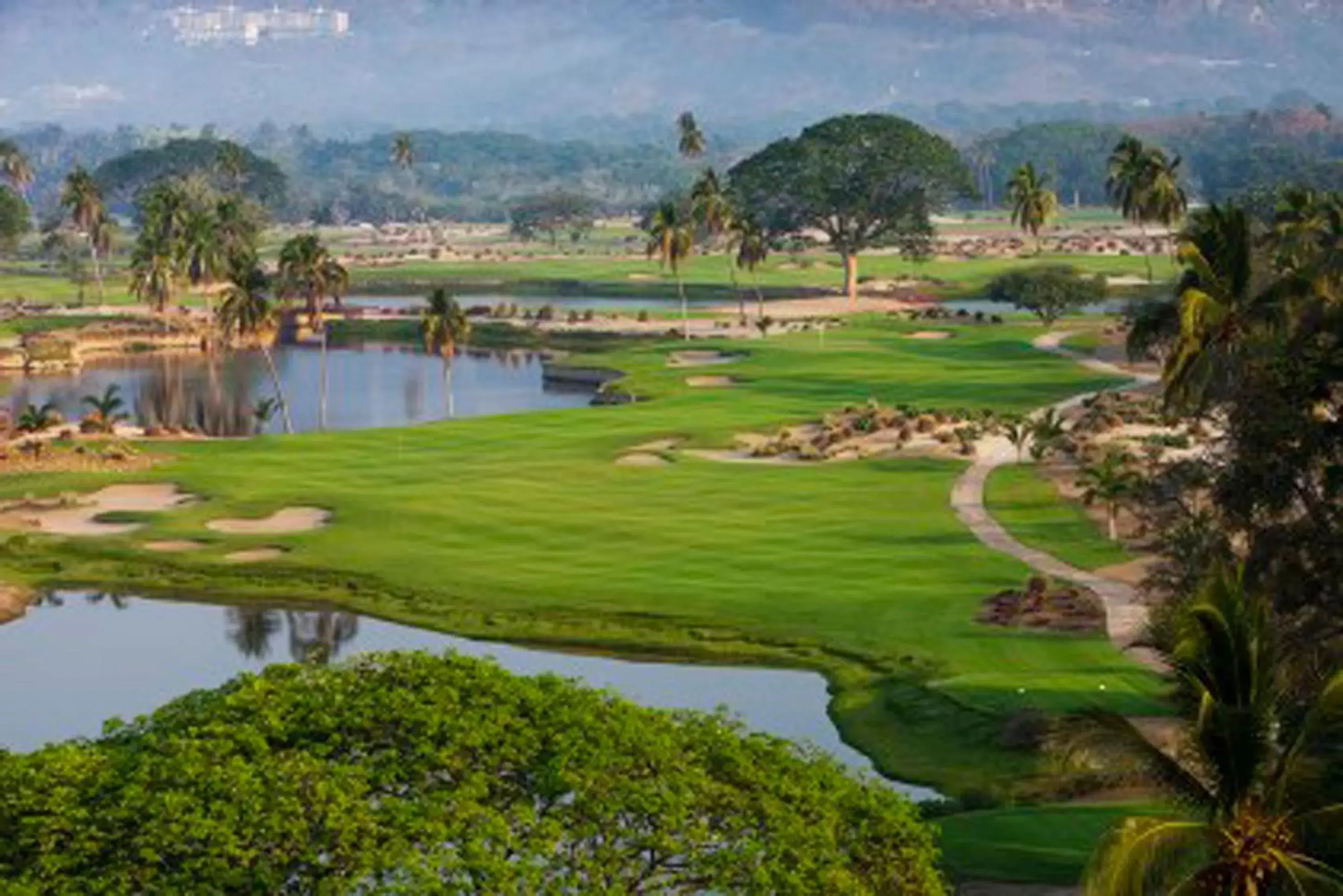 Golfcourse in Princess Mundo Imperial Riviera Diamante Acapulco