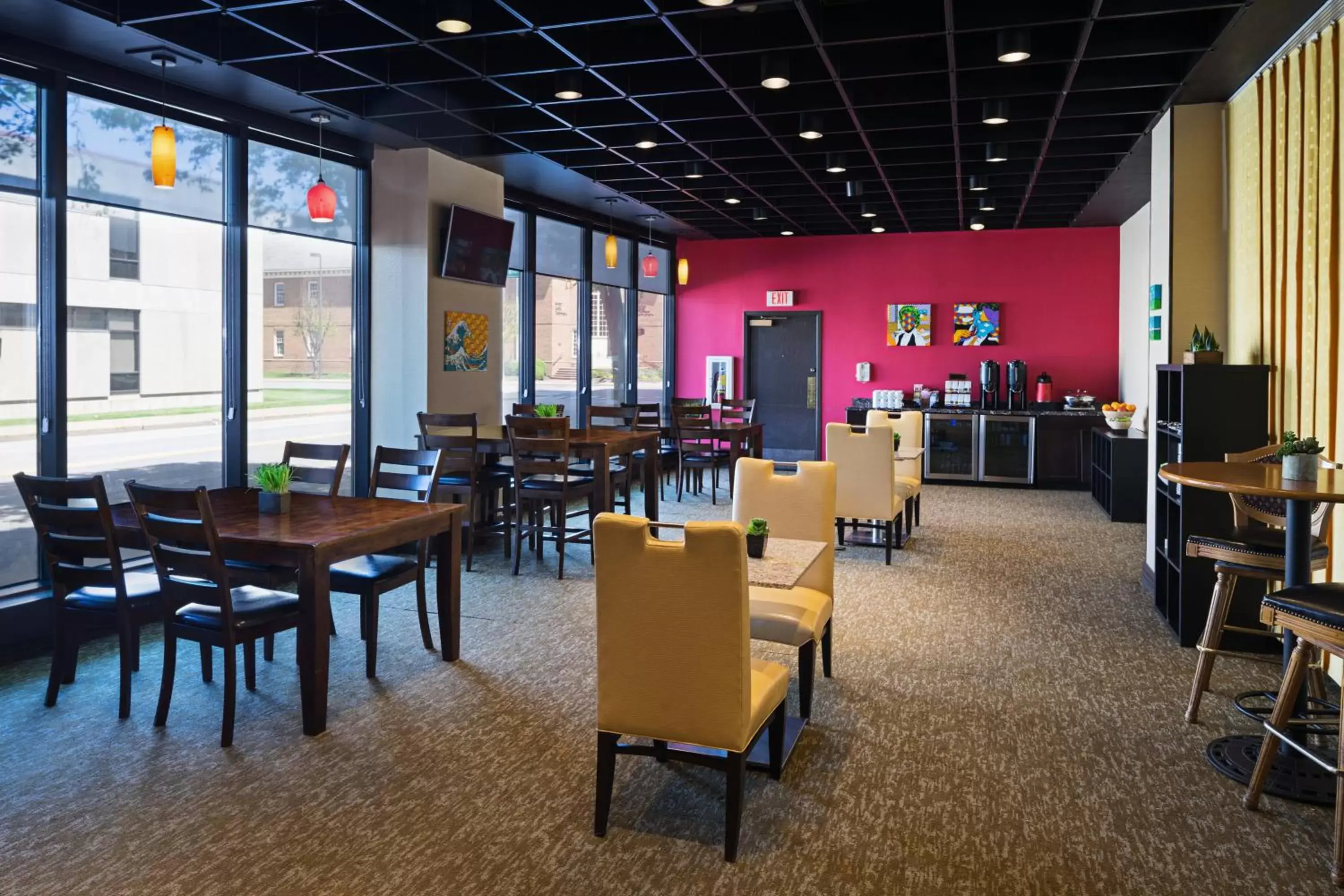 Lounge or bar, Restaurant/Places to Eat in Charleston Marriott Town Center