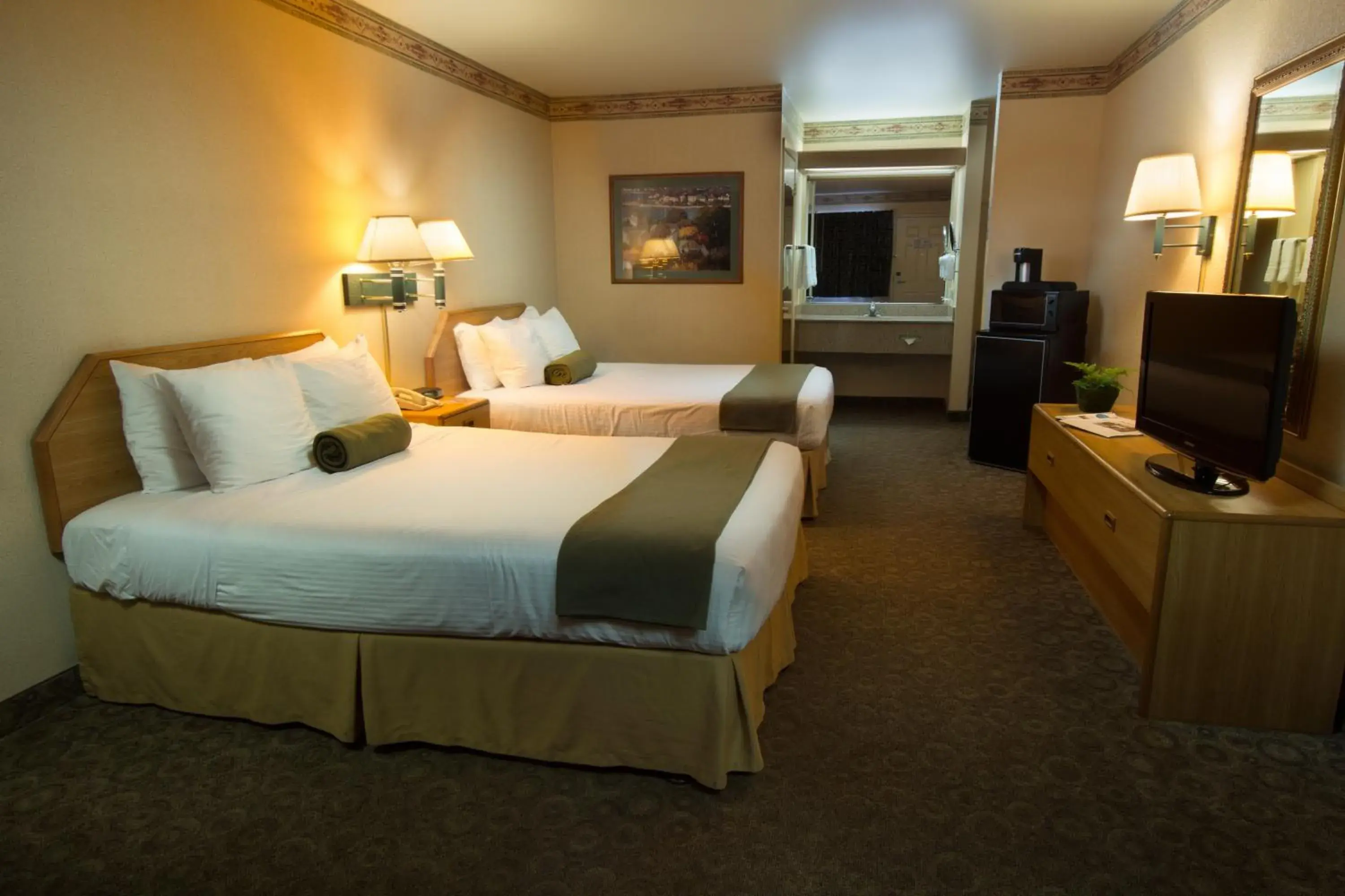 Photo of the whole room, Bed in The Redwood Riverwalk Hotel