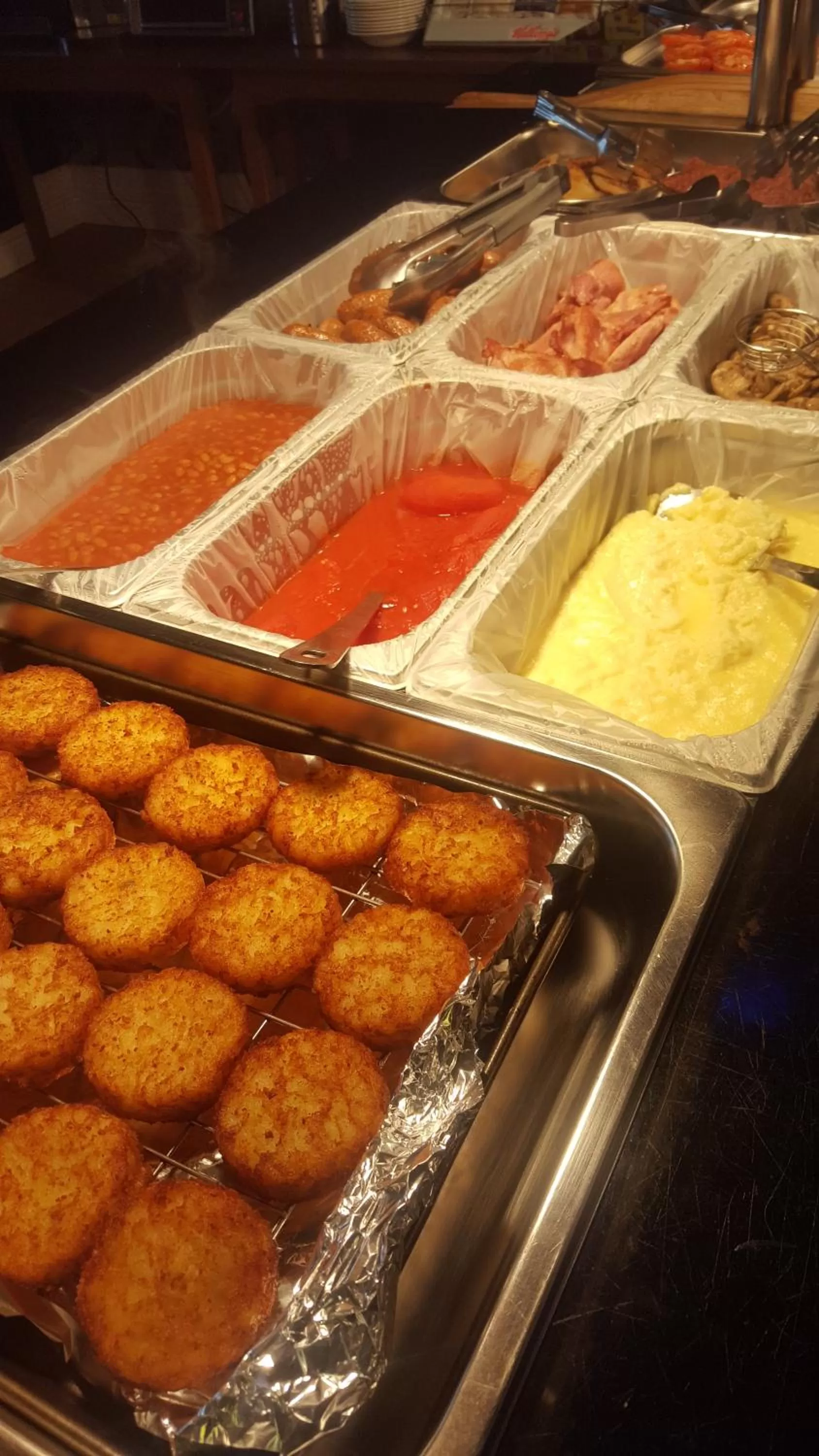 Buffet breakfast in Queens Plaza Hotel