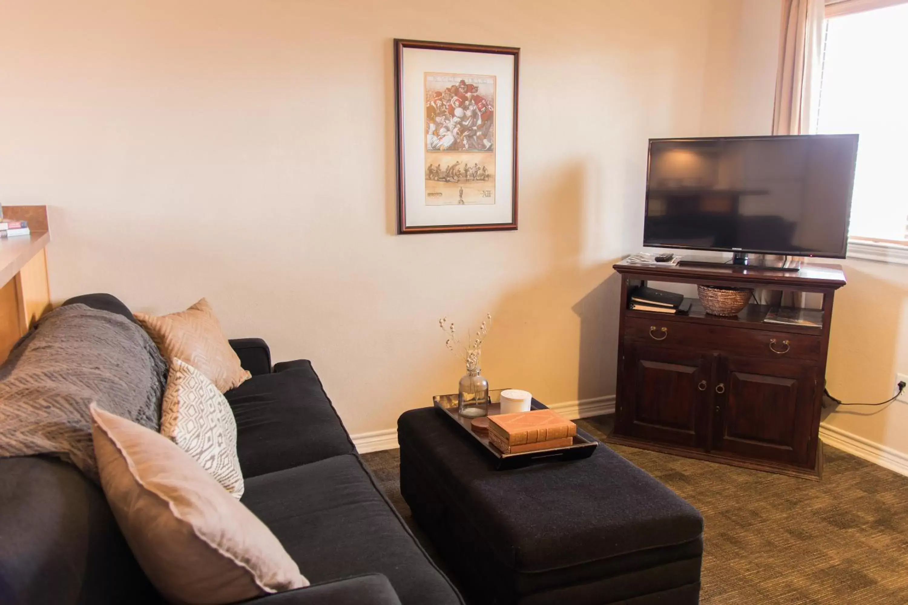 Living room, Seating Area in Vineyard Court Designer Suites Hotel