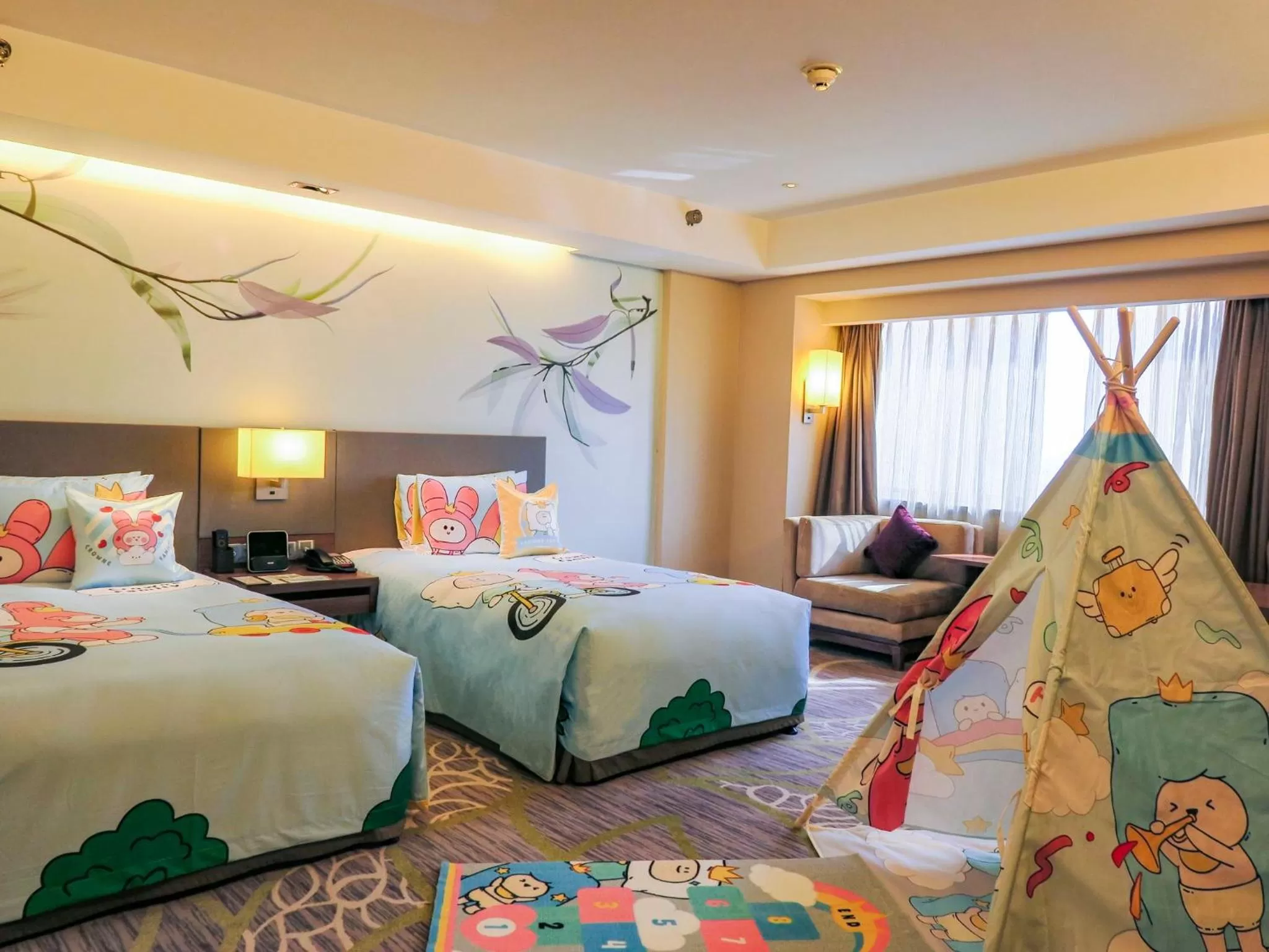 Photo of the whole room, Bed in Crowne Plaza Guangzhou City Centre by IHG