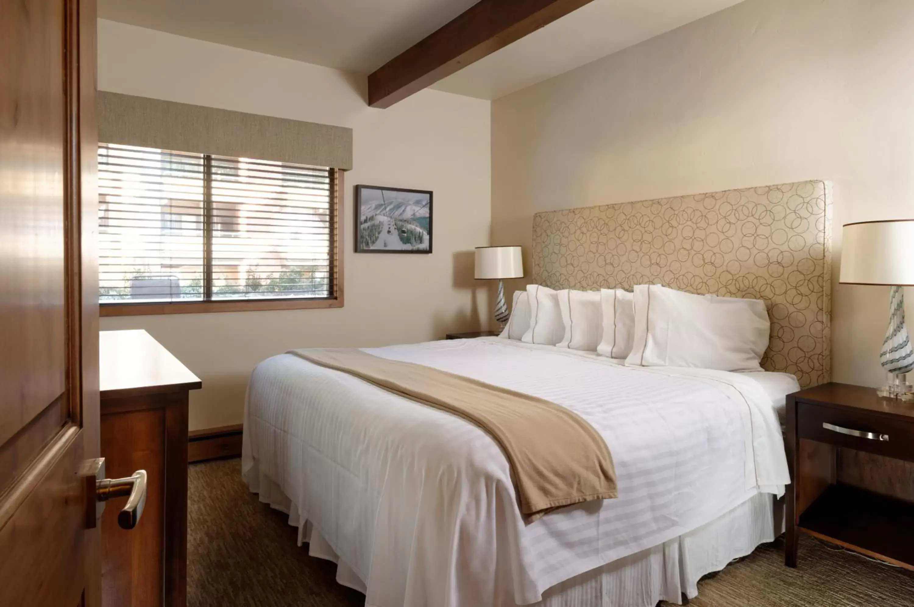 Bed in Aspen Square Condominium Hotel