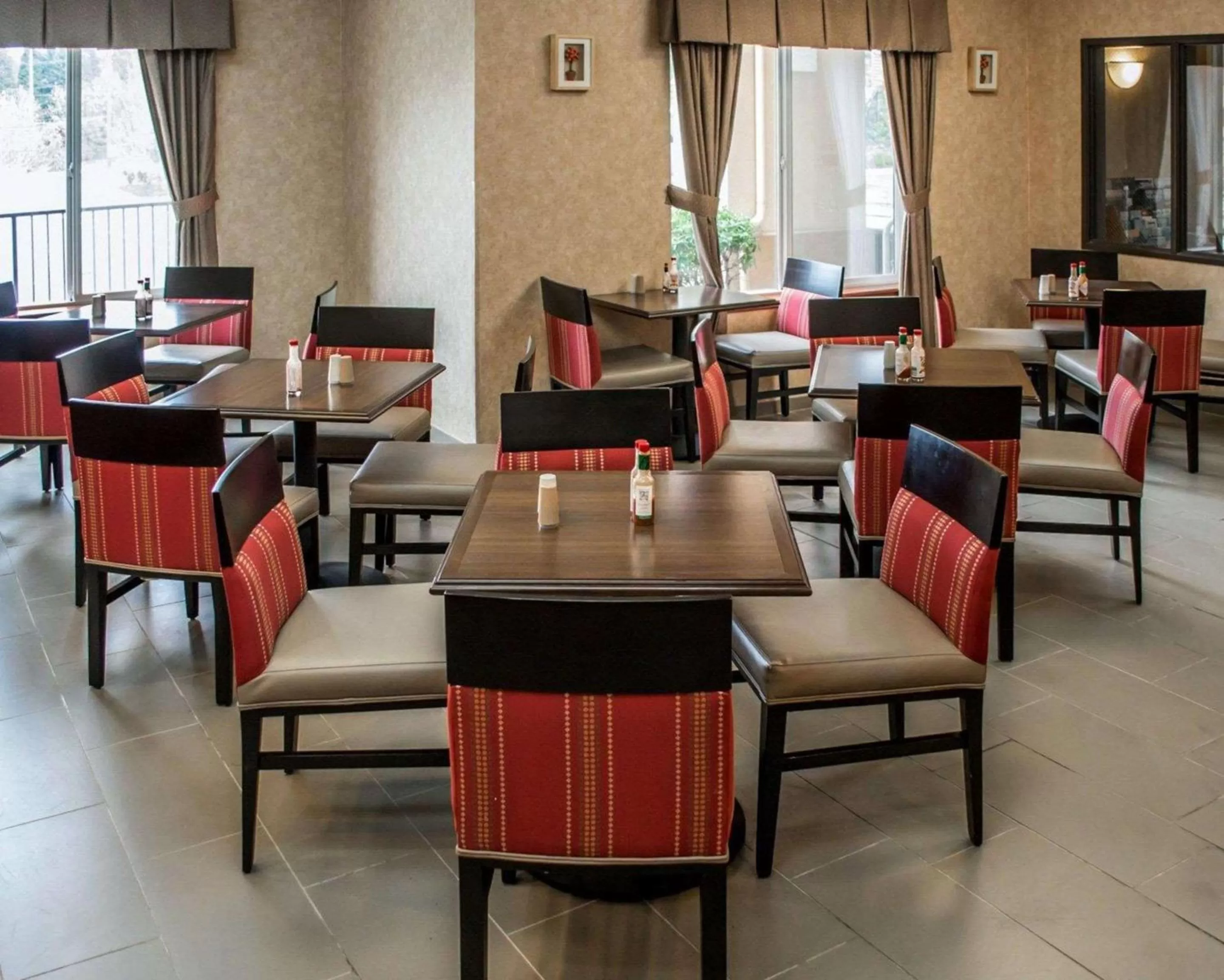 Restaurant/places to eat in Comfort Suites Portland Southwest