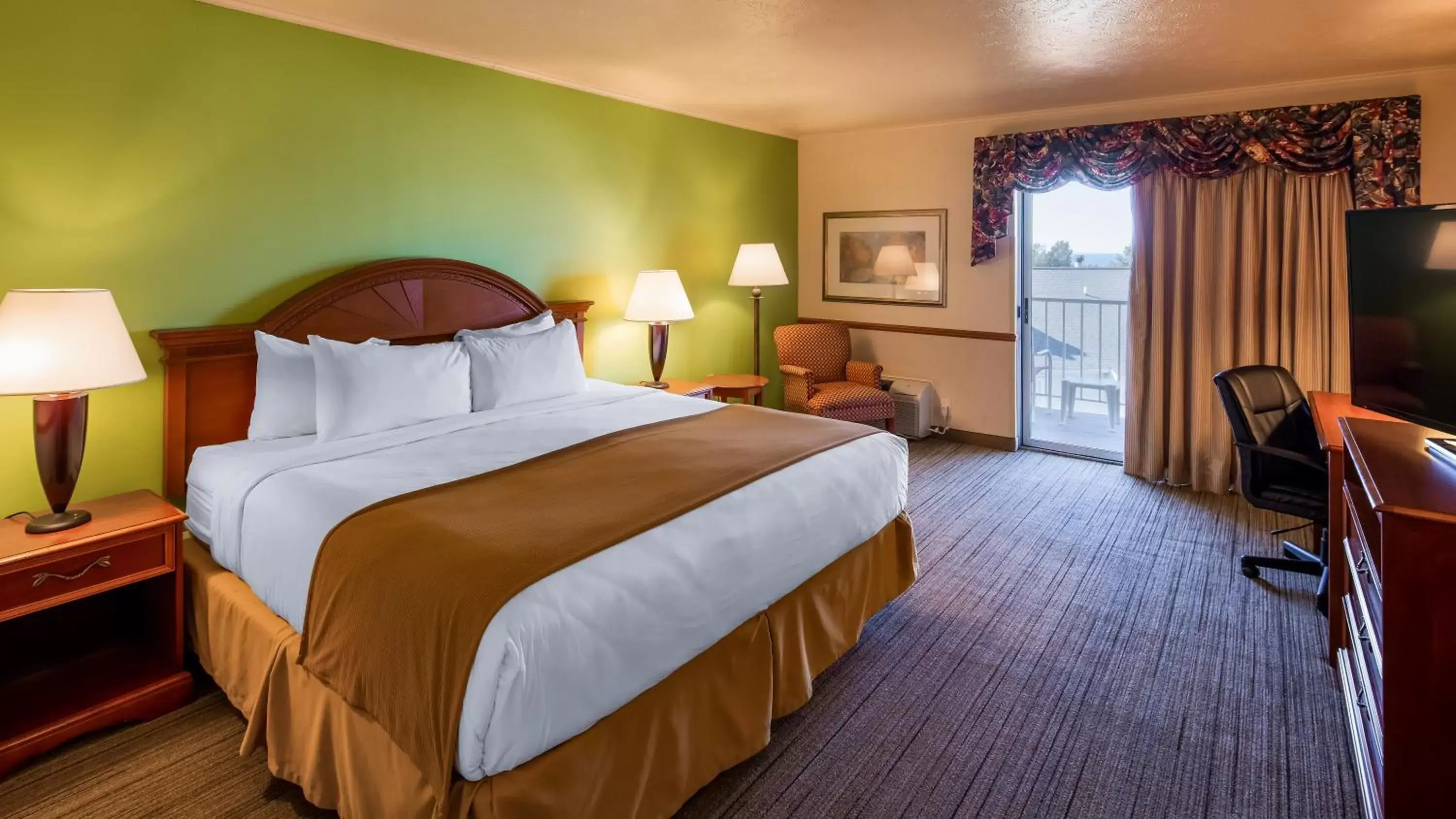 Bed in Apple Tree Inn; SureStay Collection by Best Western