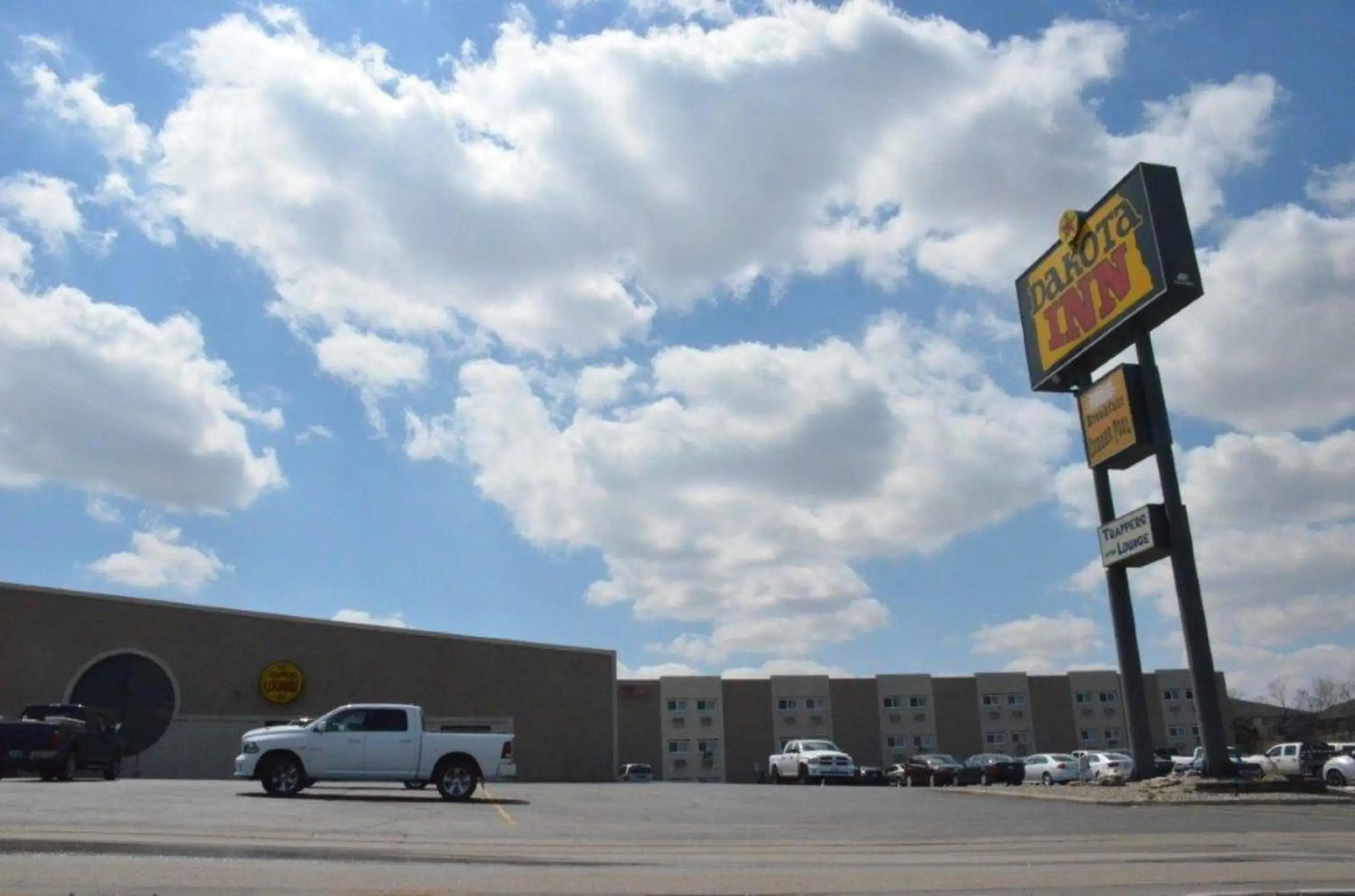 Street view, Property Building in Dakota Inn Minot