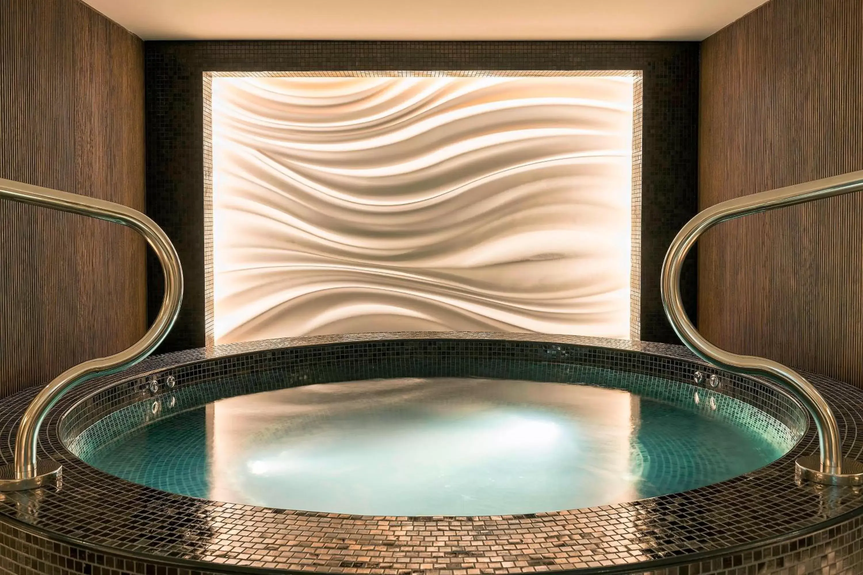 Spa and wellness centre/facilities, Swimming Pool in Sheraton Grand Hotel, Dubai