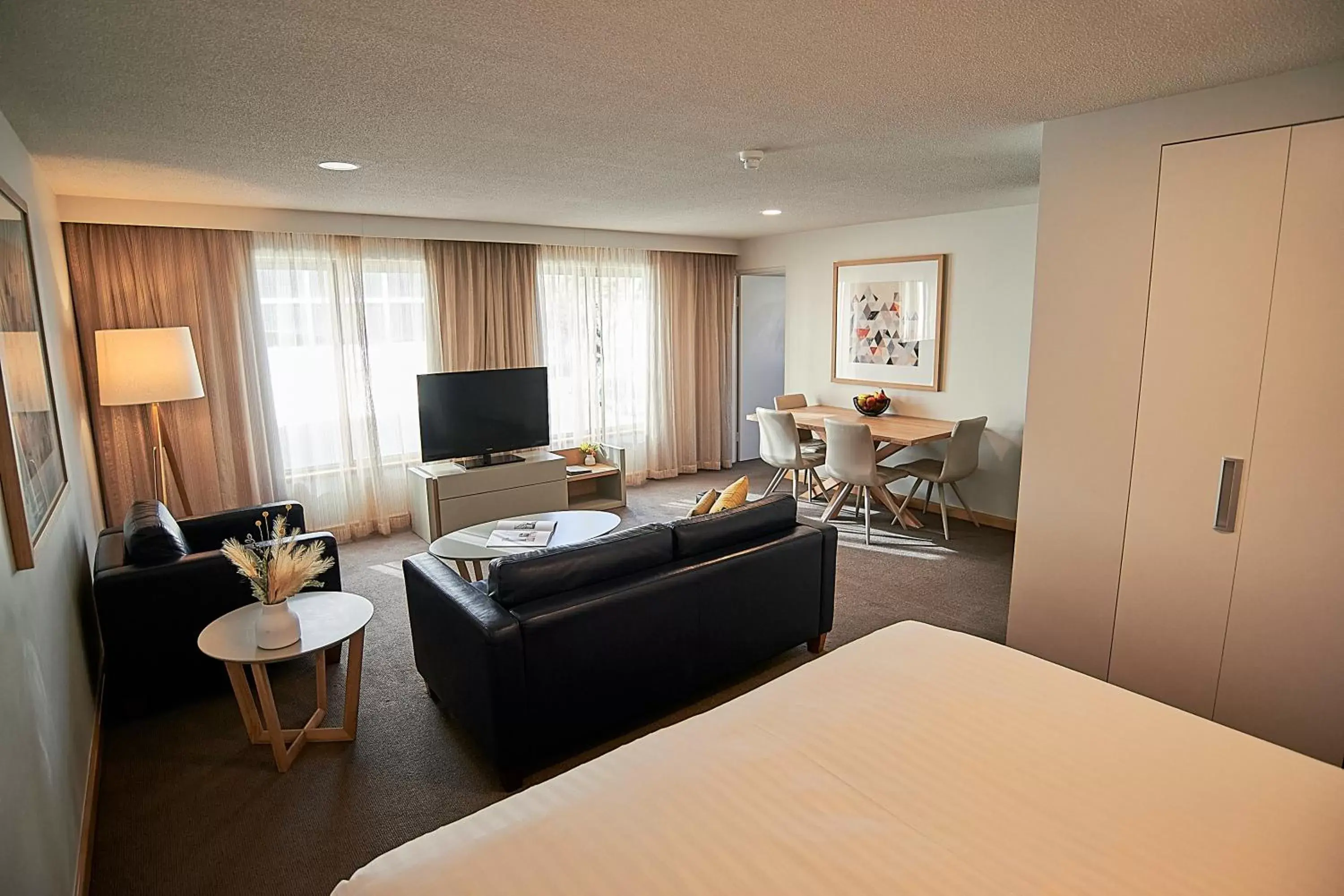 Bed, Seating Area in Salamanca Inn