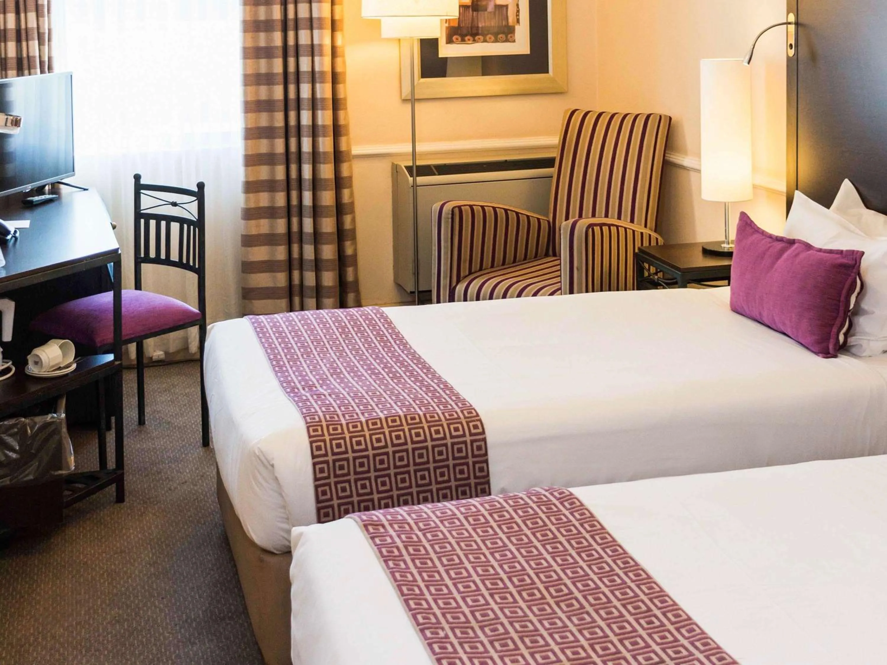 Photo of the whole room, Bed in Mercure Johannesburg Randburg