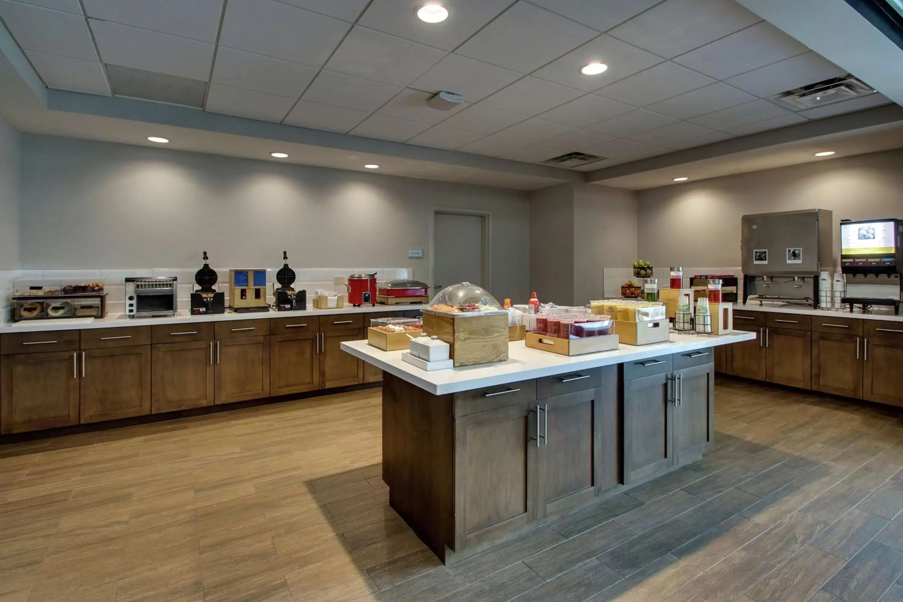 Breakfast, Restaurant/Places to Eat in Hampton Inn & Suites By Hilton Southport