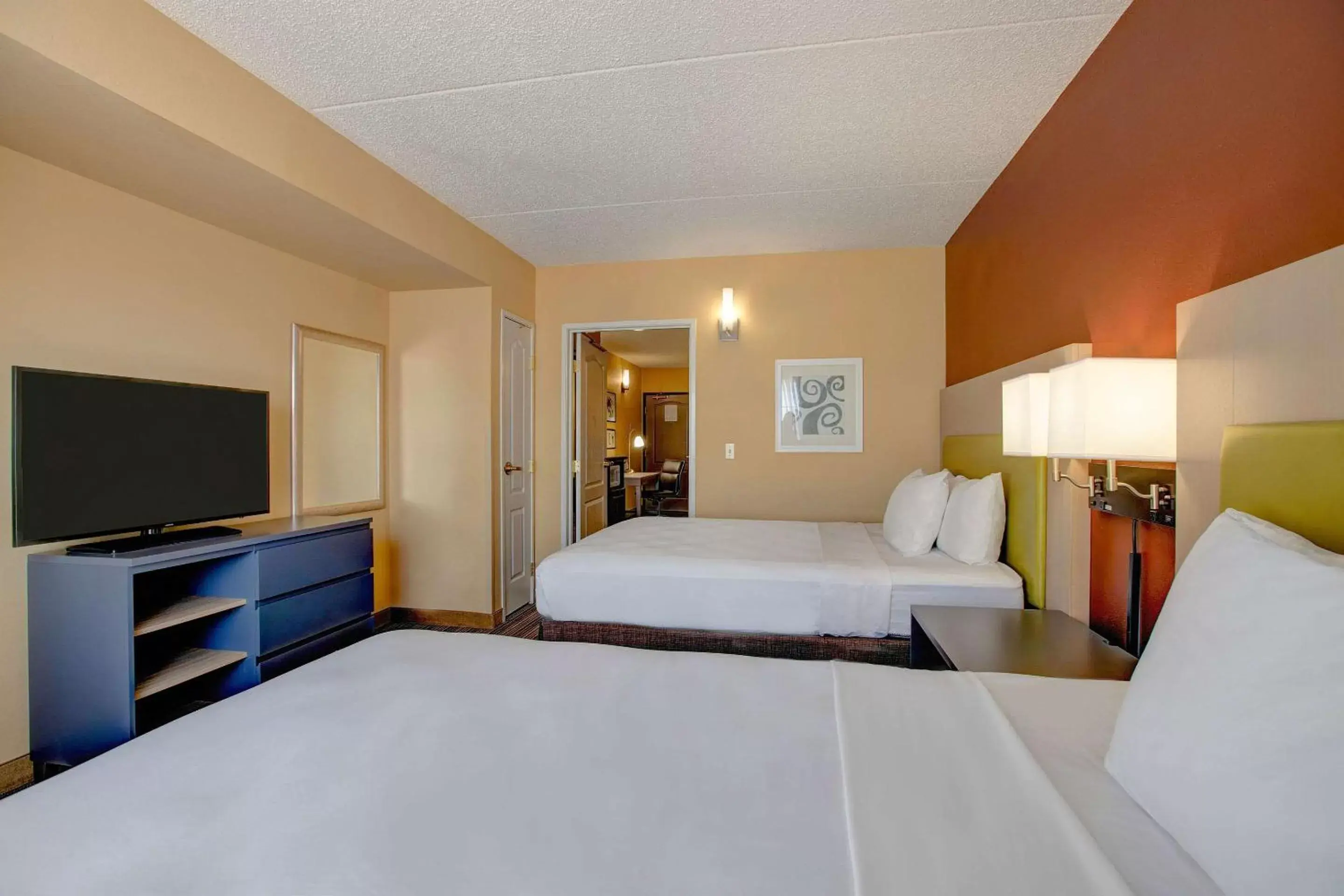 Bedroom, Bed in Comfort Inn & Suites St. Paul Northeast