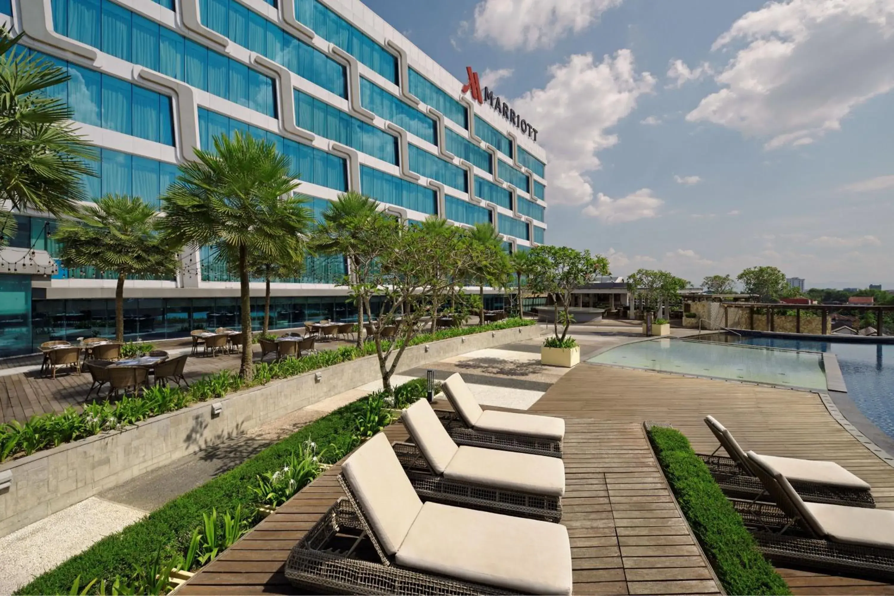 Swimming Pool in Yogyakarta Marriott Hotel