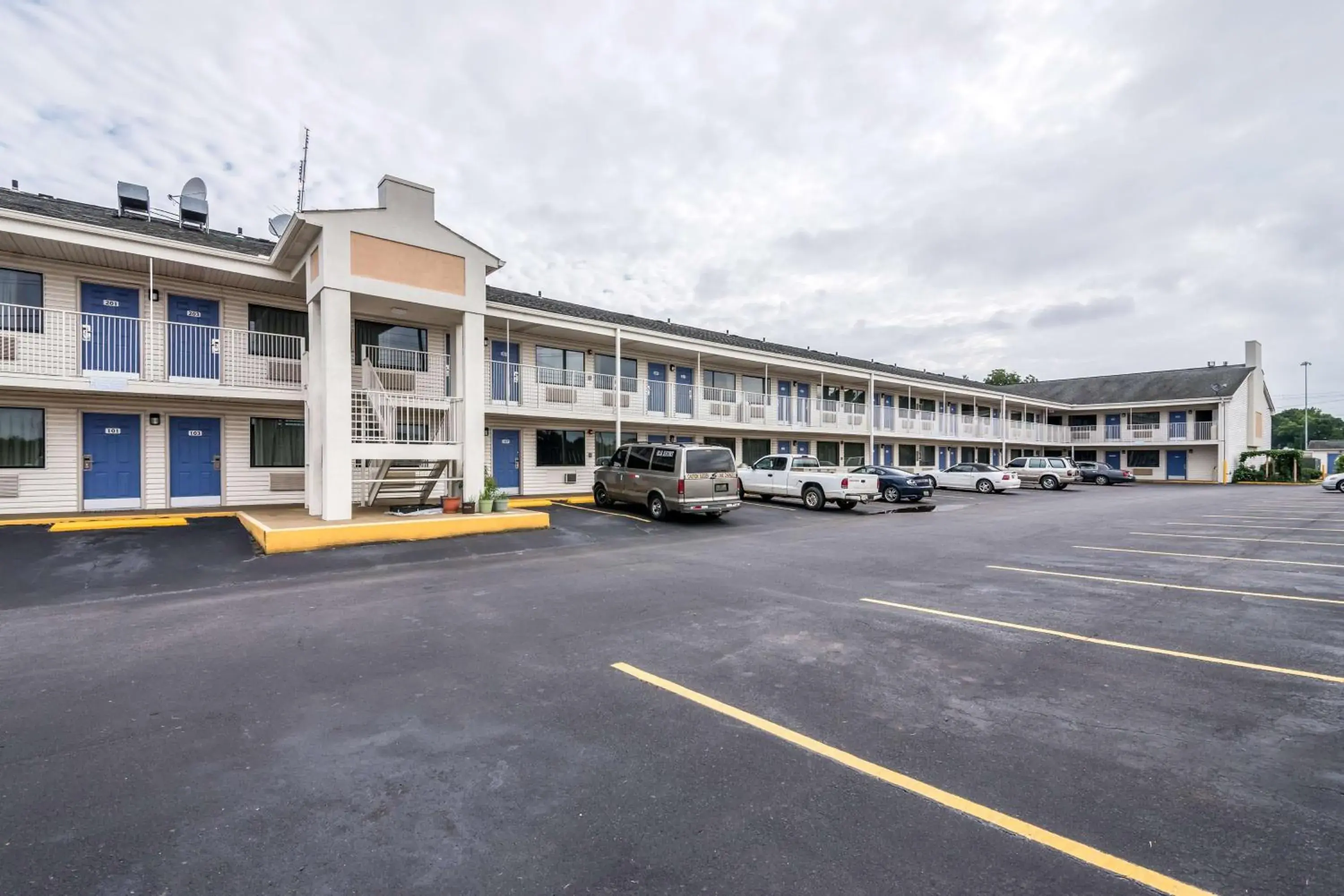 Property building in Motel 6-Anniston, AL Property building in Motel 6-Anniston, AL