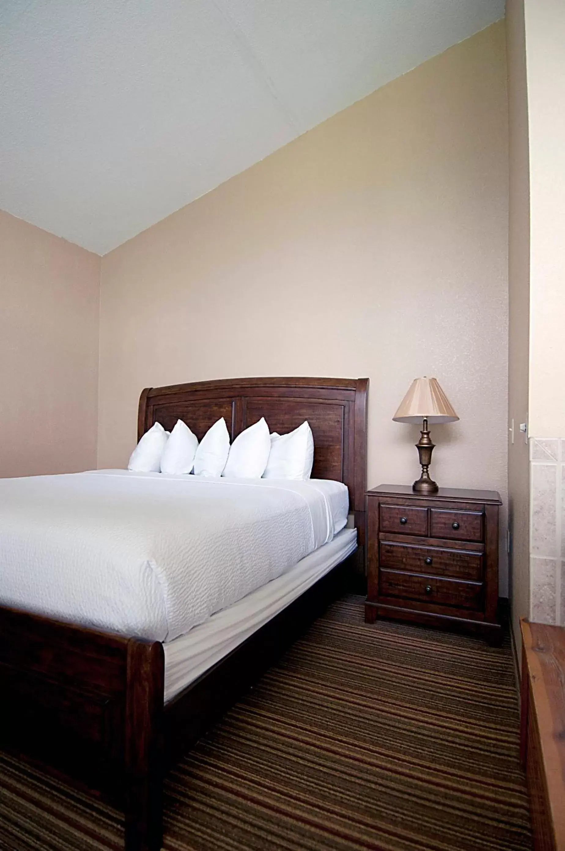 Bed in Tremont Lodge & Resort