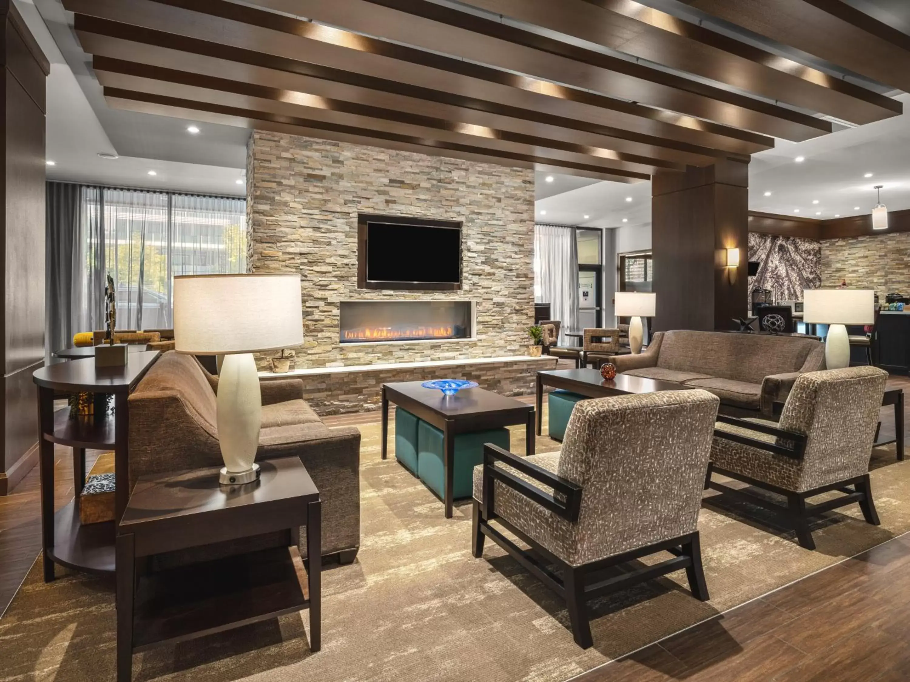 Lobby or reception, Lounge/Bar in Staybridge Suites Seattle - South Lake Union, an IHG Hotel