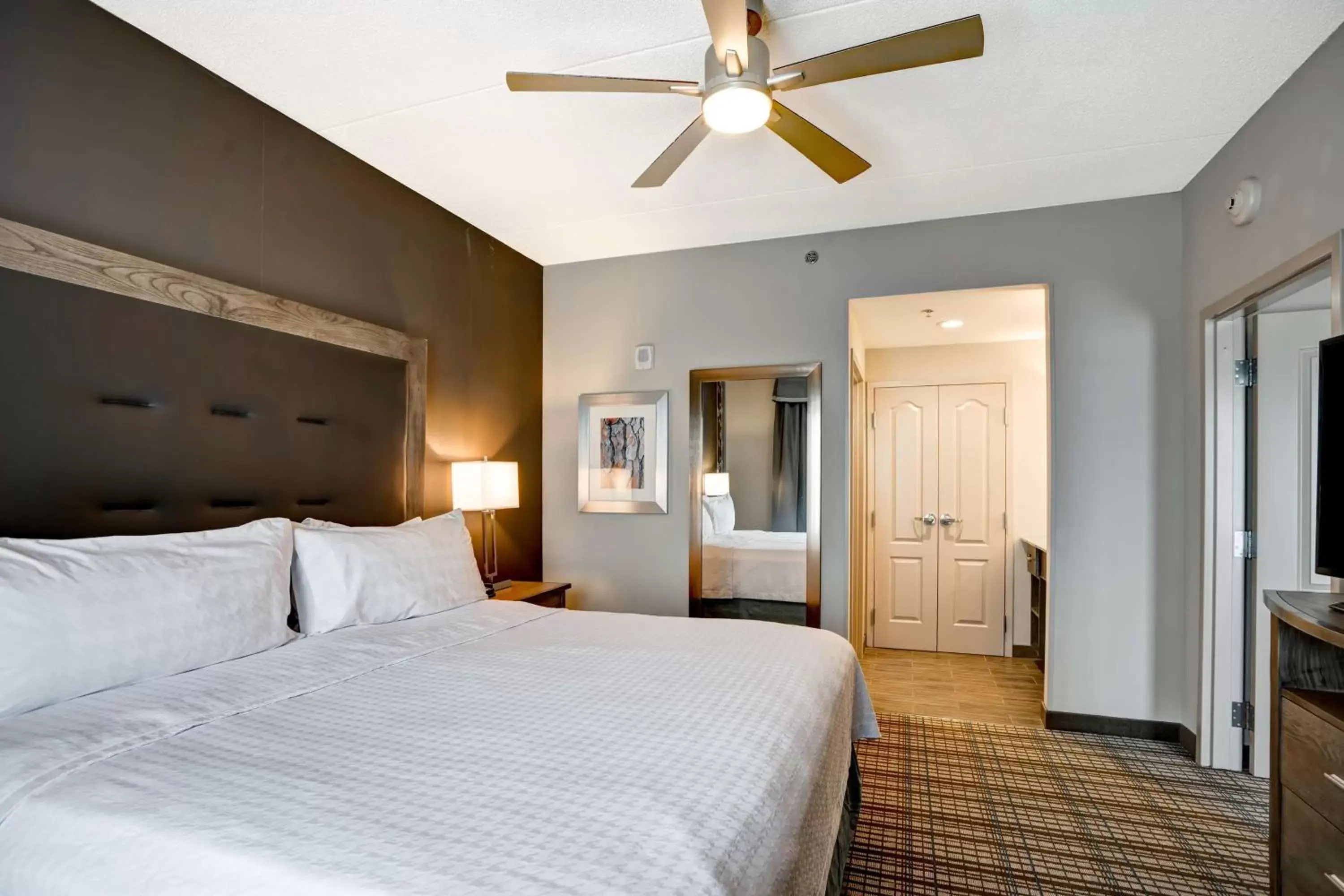 Bed in Homewood Suites by Hilton Nashville Franklin