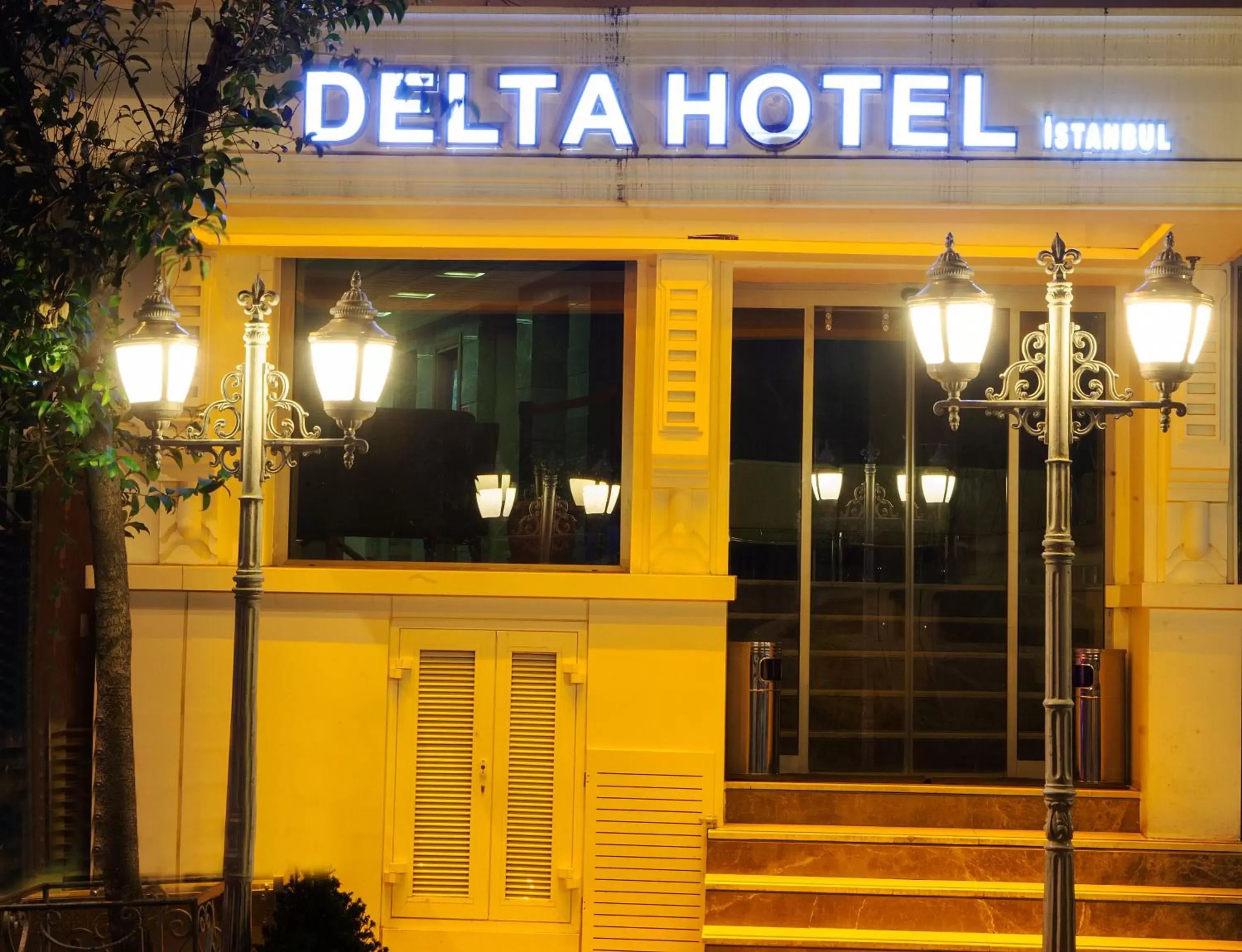 Facade/entrance in Delta Hotel Istanbul