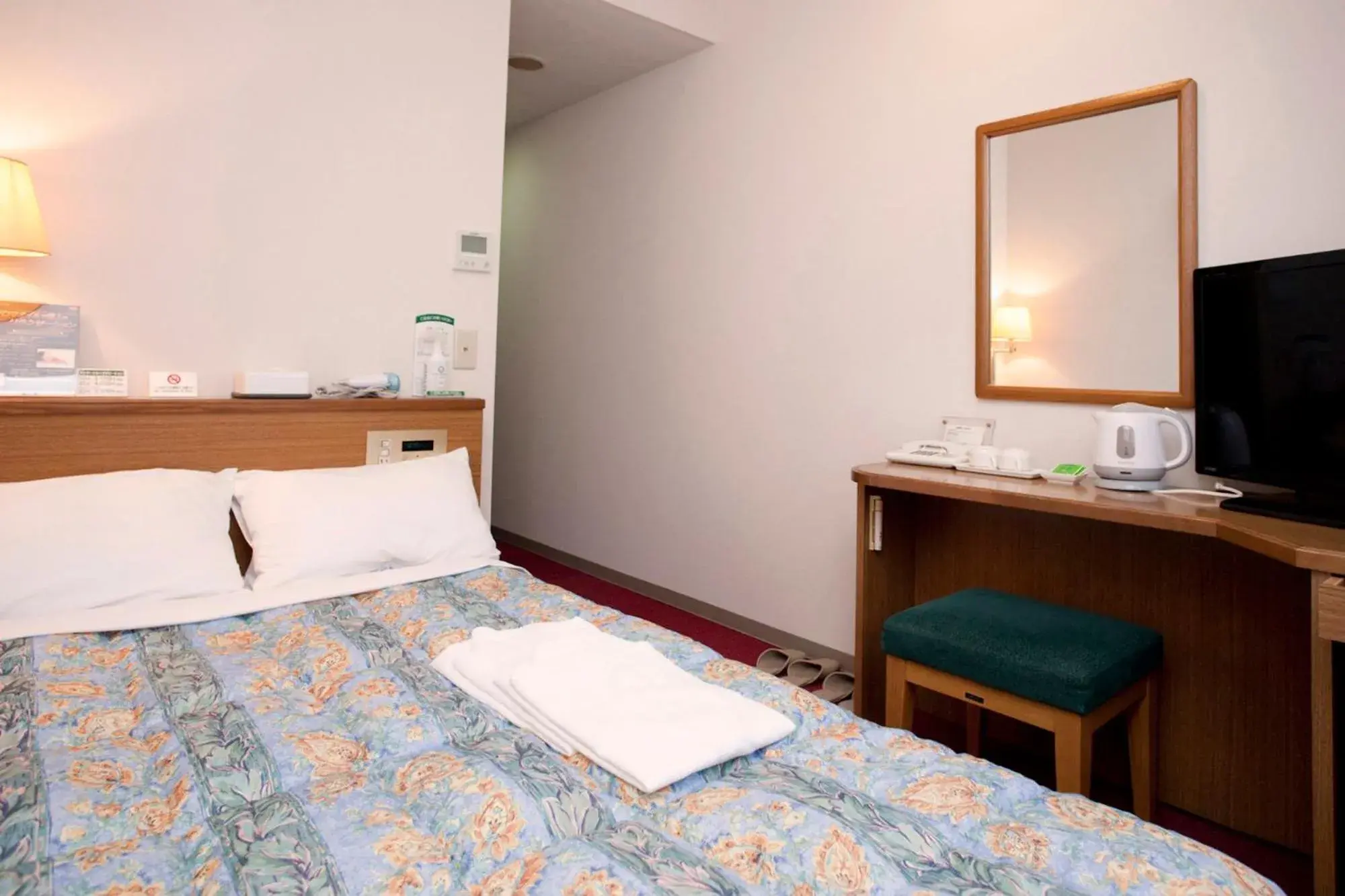 Photo of the whole room, Bed in Benikea Calton Hotel Fukuoka Tenjin