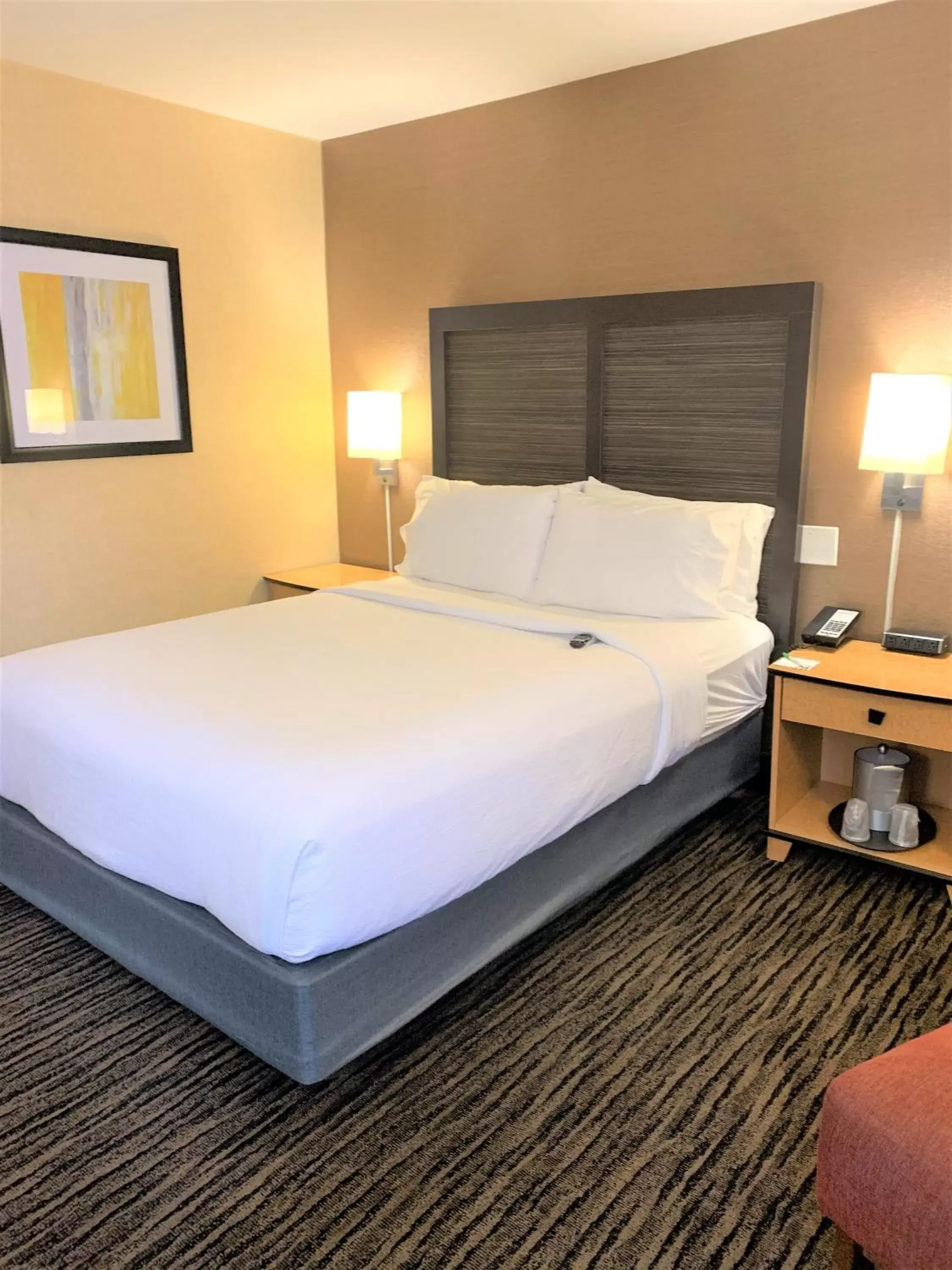 Bed in Holiday Inn Dublin - Pleasanton, an IHG Hotel