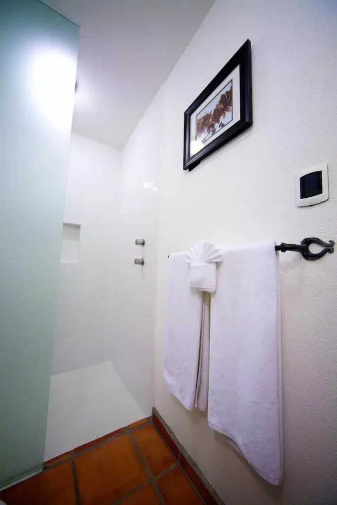 Bathroom in Los Milagros Hotel