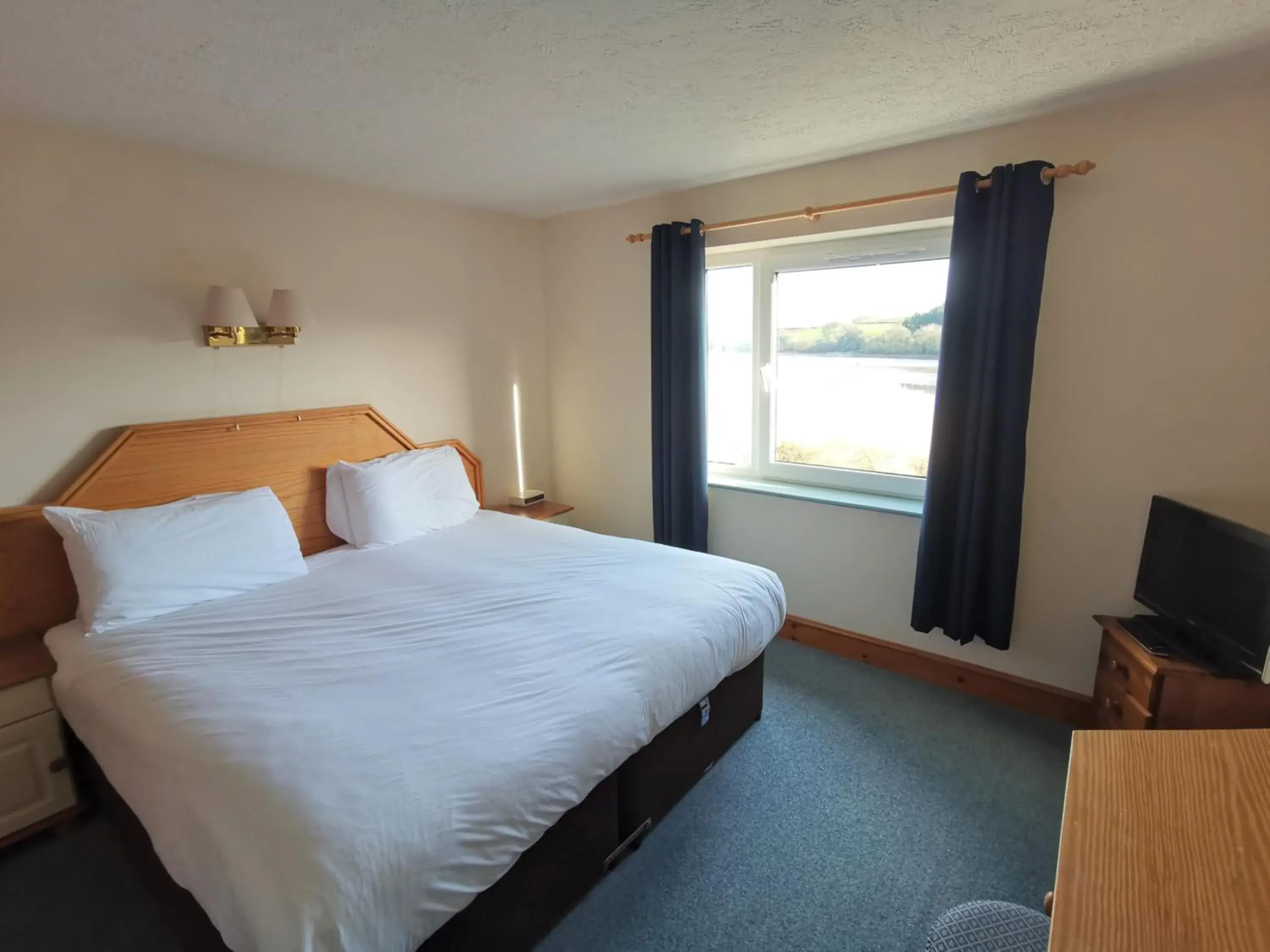 Self-Catering One Bedroom Estuary Level Apartment in Passage House Hotel