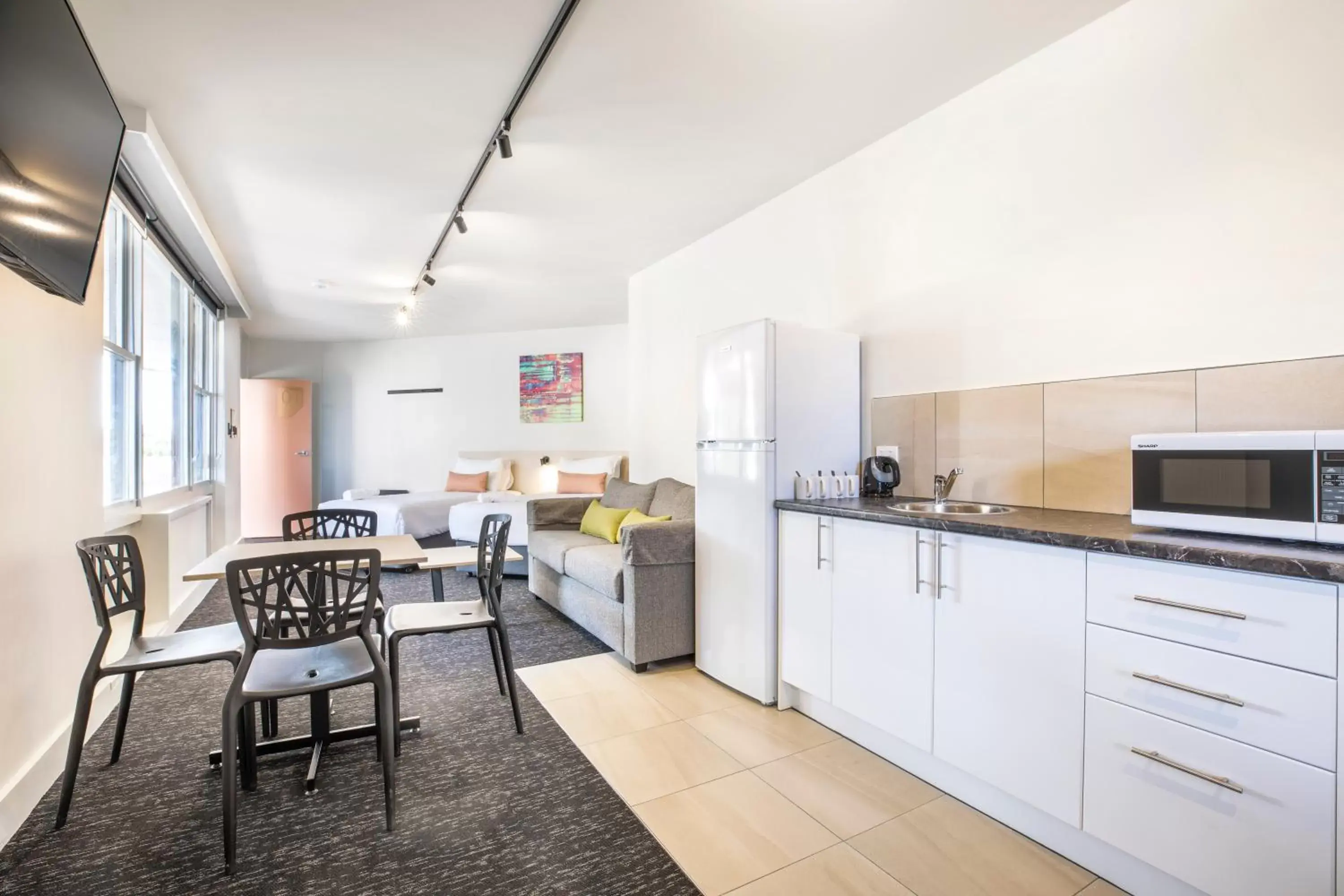 TV and multimedia, Kitchen/Kitchenette in Nightcap at Glengala Hotel