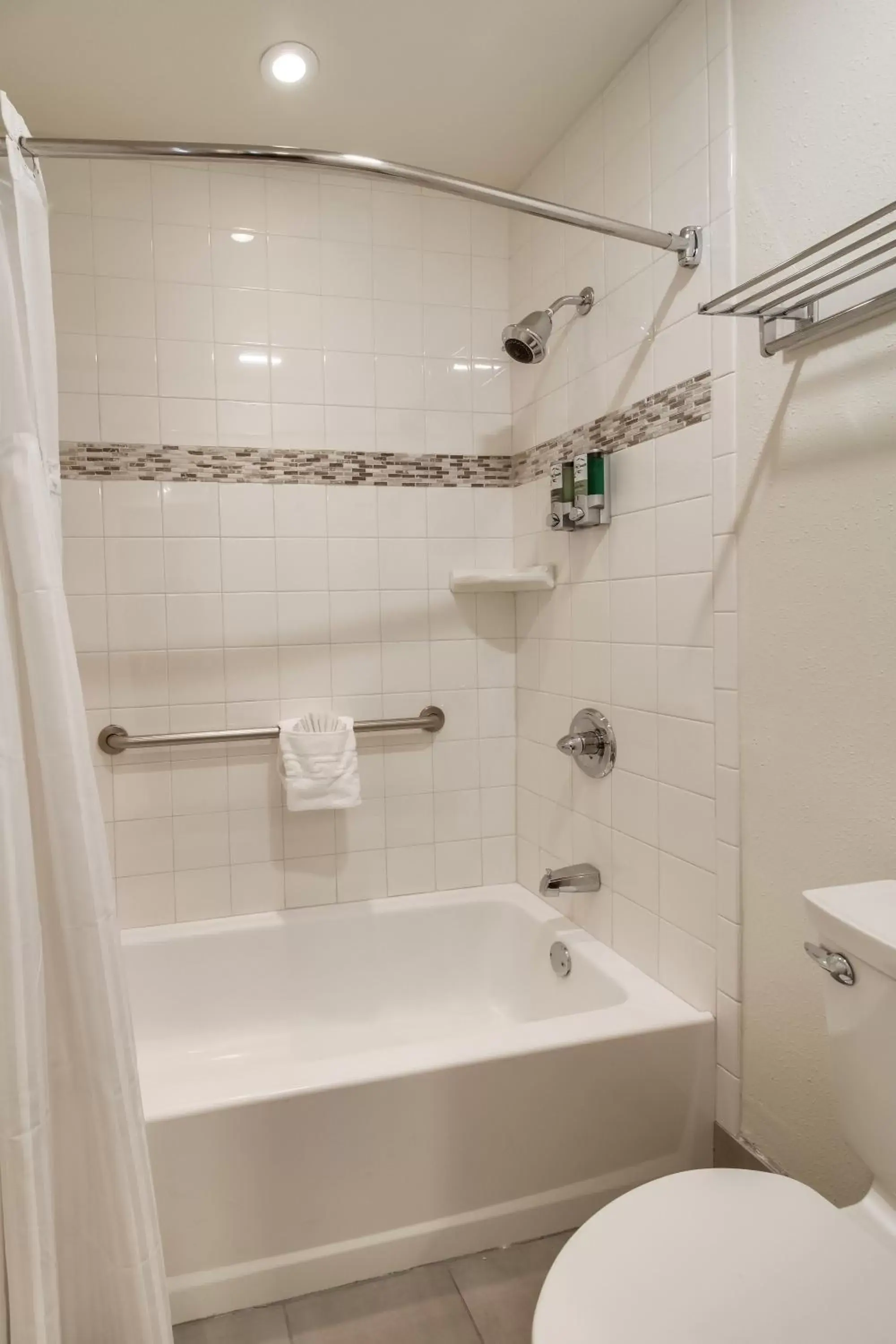 Bathroom in Twin Peaks Lodge & Hot Springs