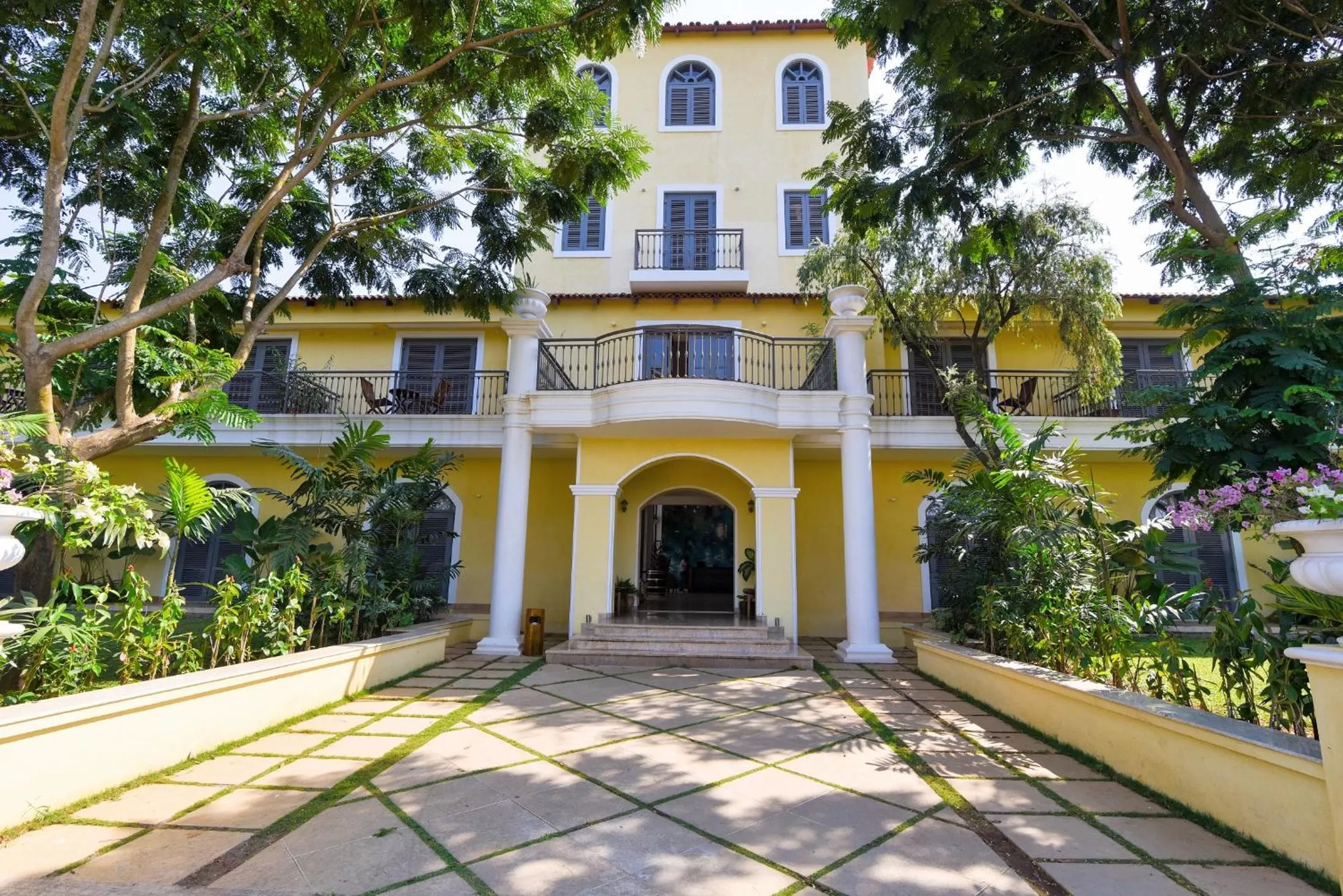 Facade/entrance in The Source At Sula