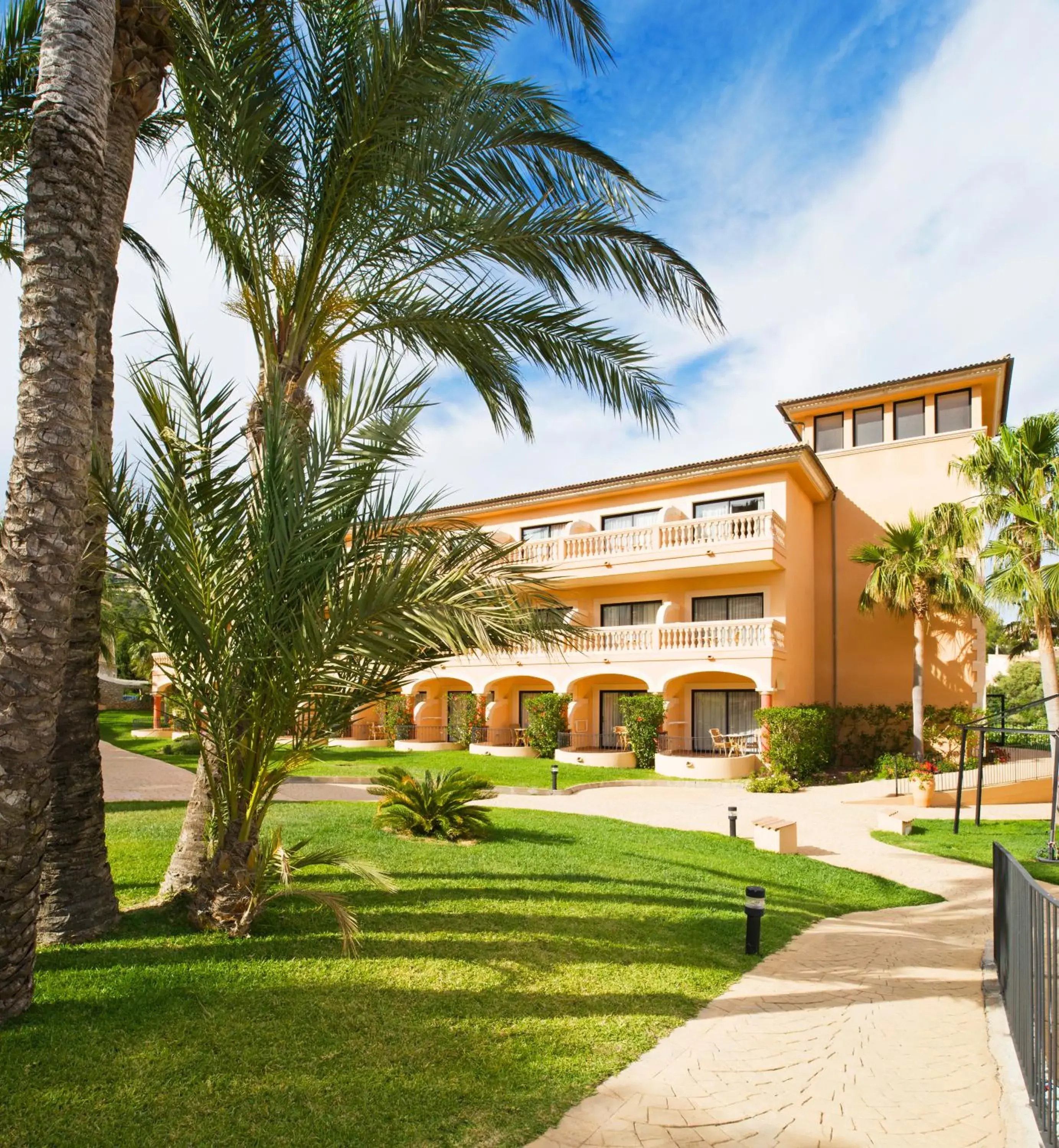 Garden, Property Building in Mon Port Hotel & Spa