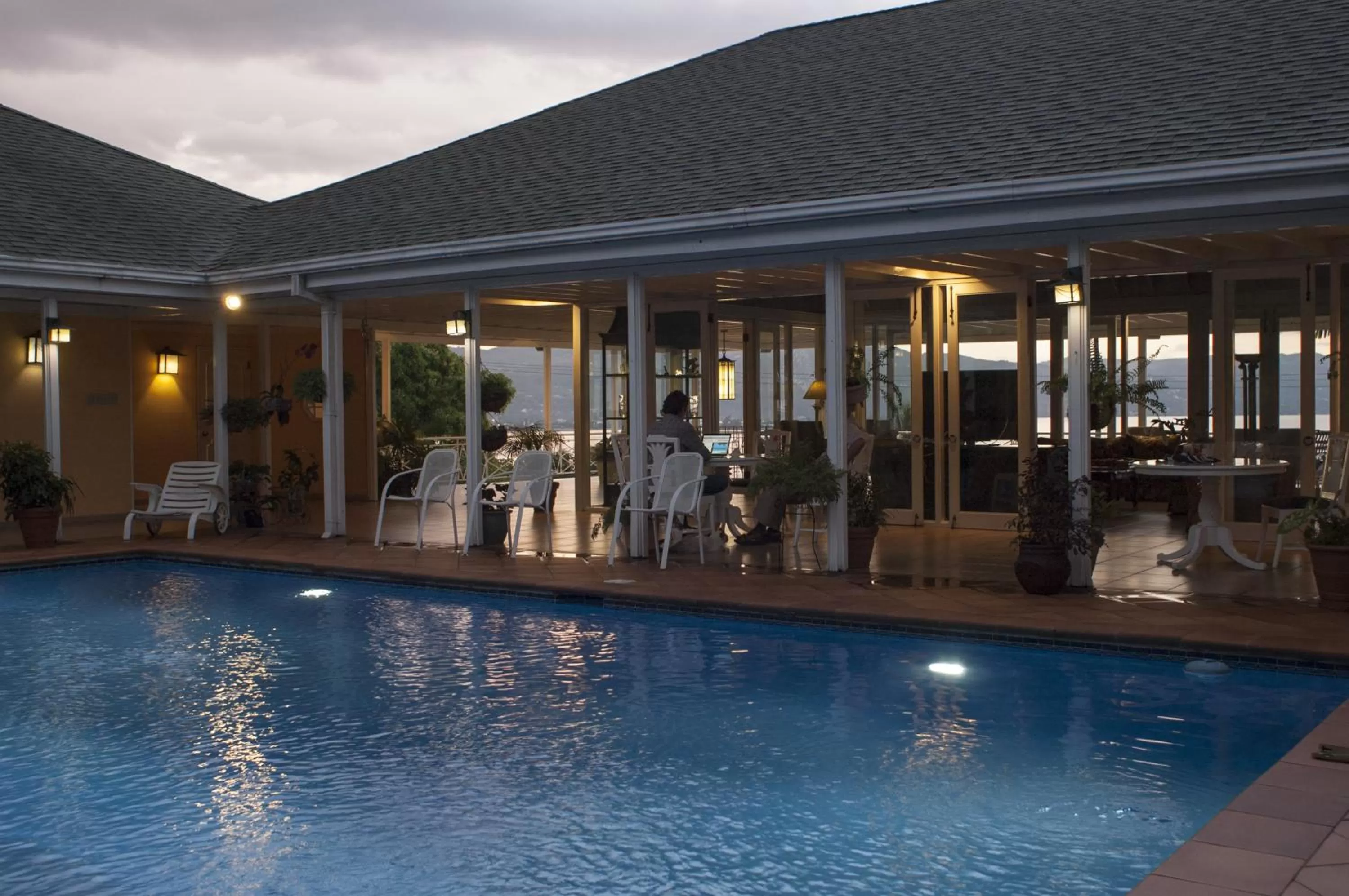 Communal lounge/ TV room in Polkerris Bed & Breakfast