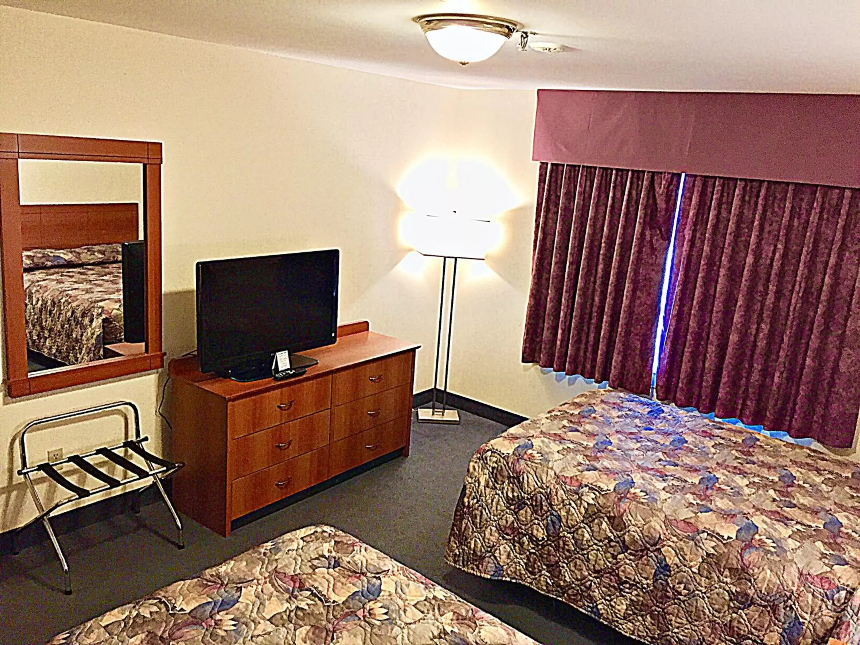 Bedroom, Bed in Coastal Inn Dartmouth