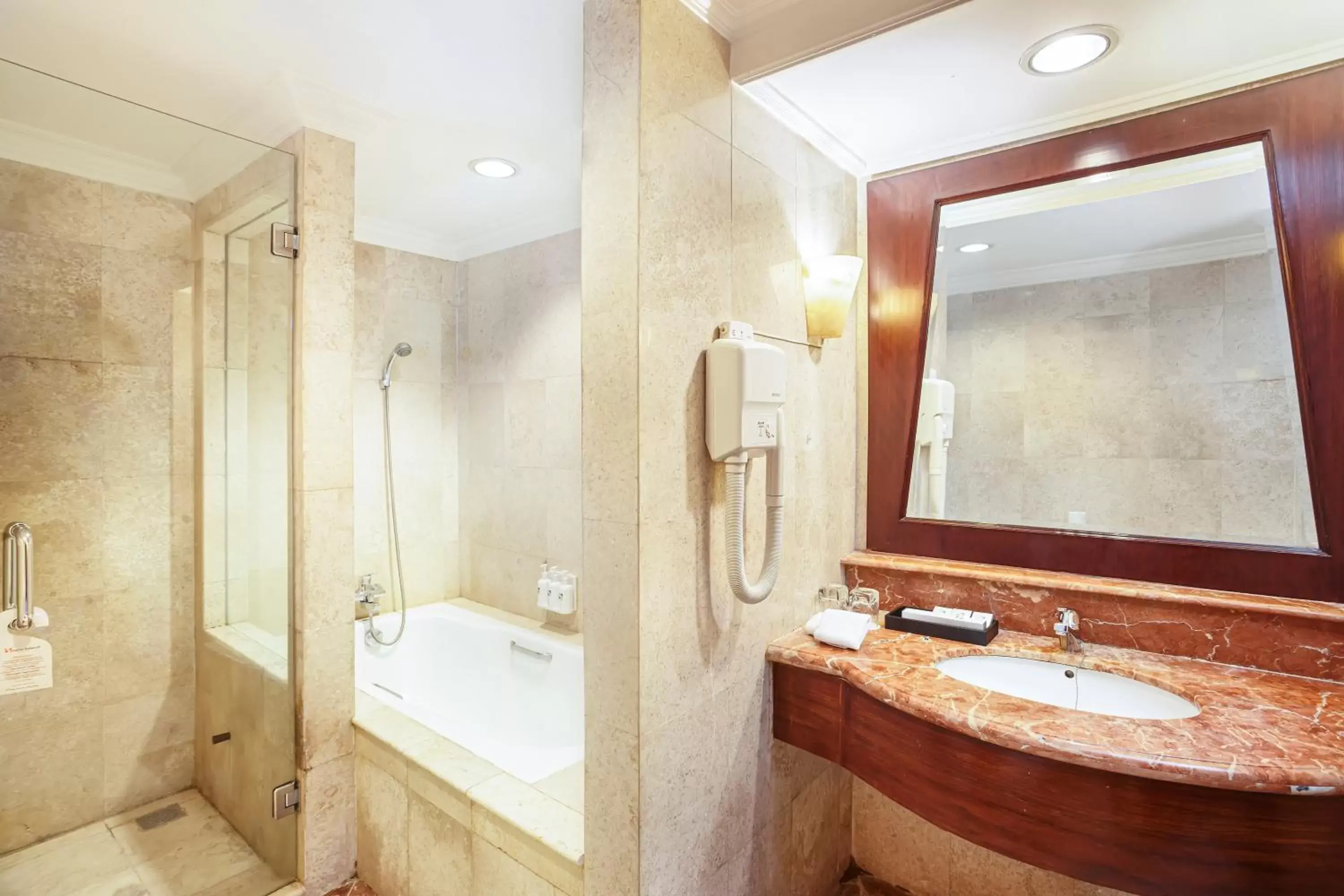 Bath, Bathroom in Swiss-Belhotel Tarakan