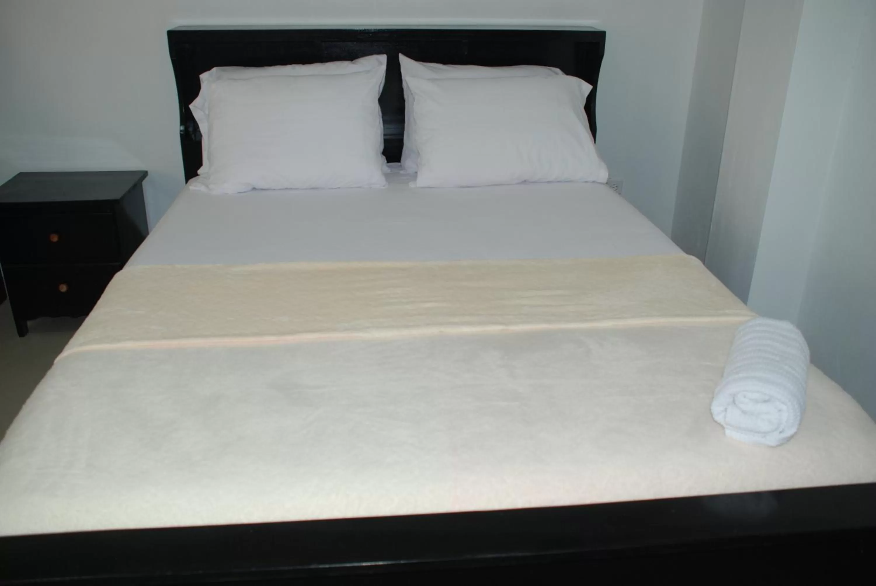 Bed in Hotel Coastalbay 2 & Golf Cart Rental