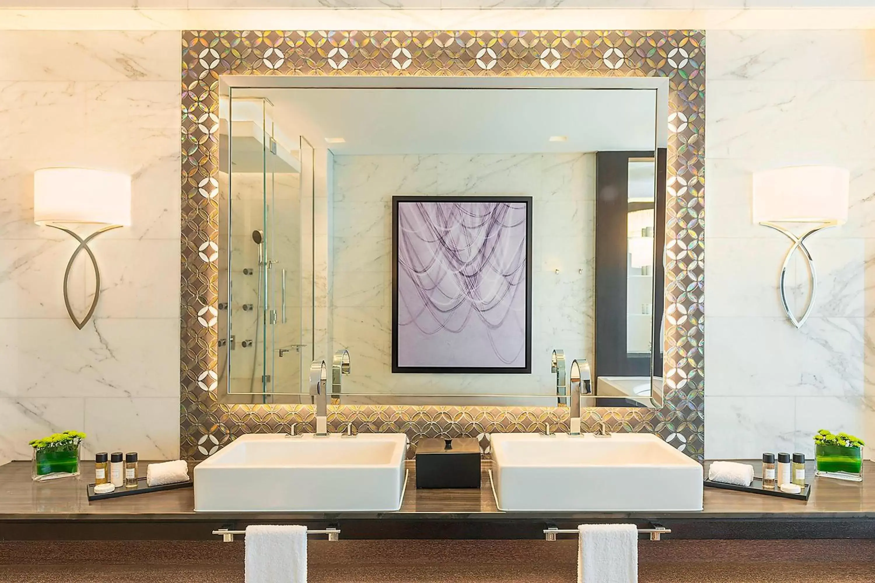 Lounge or bar, Bathroom in Sheraton Grand Hotel, Dubai