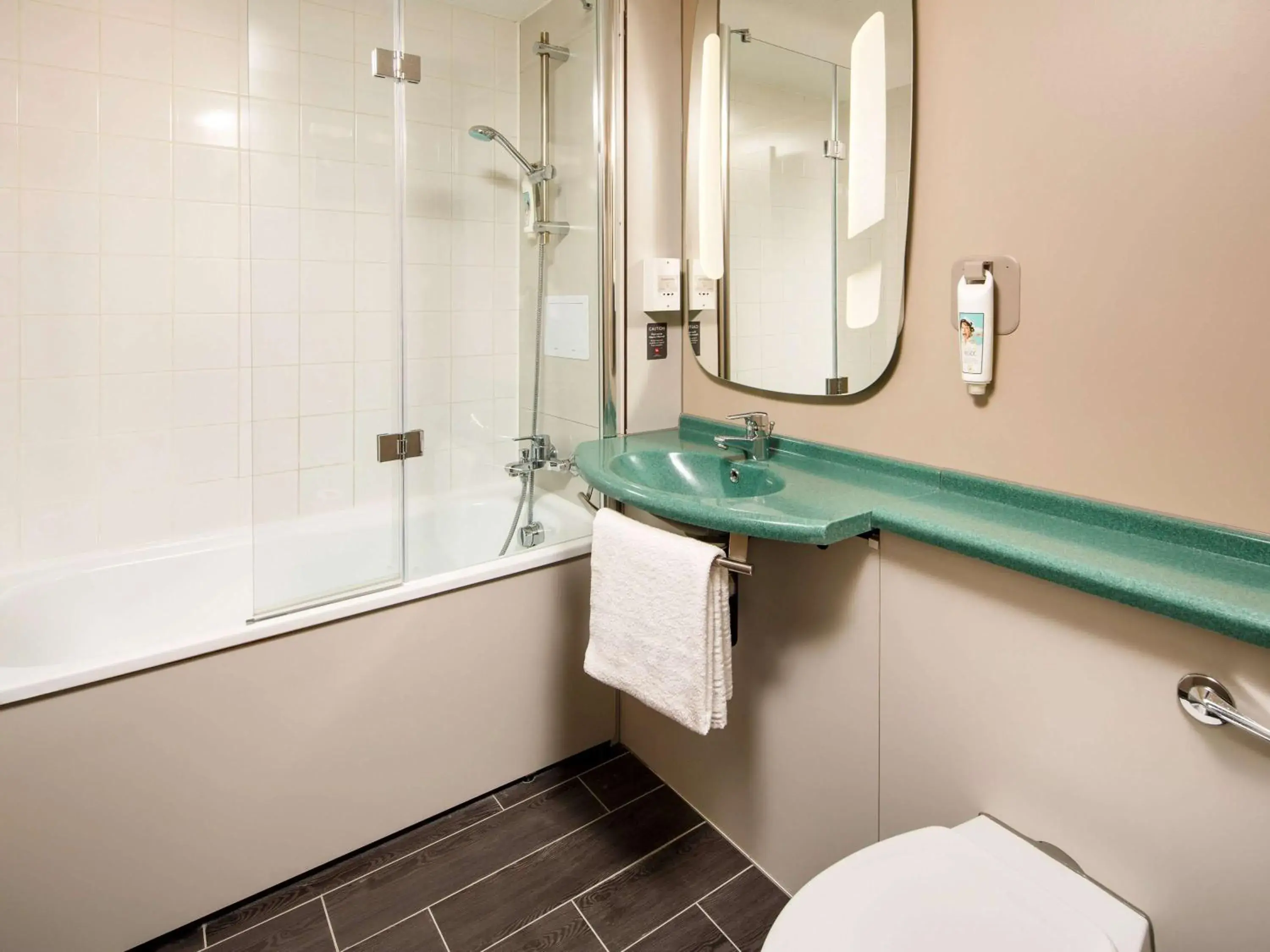 Photo of the whole room, Bathroom in Ibis Coventry South Whitley Hotel