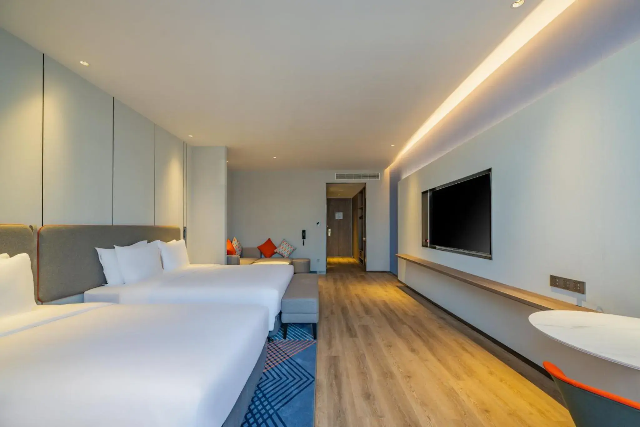 Photo of the whole room, TV/Entertainment Center in Holiday Inn Express Suzhou Luzhi, an IHG Hotel