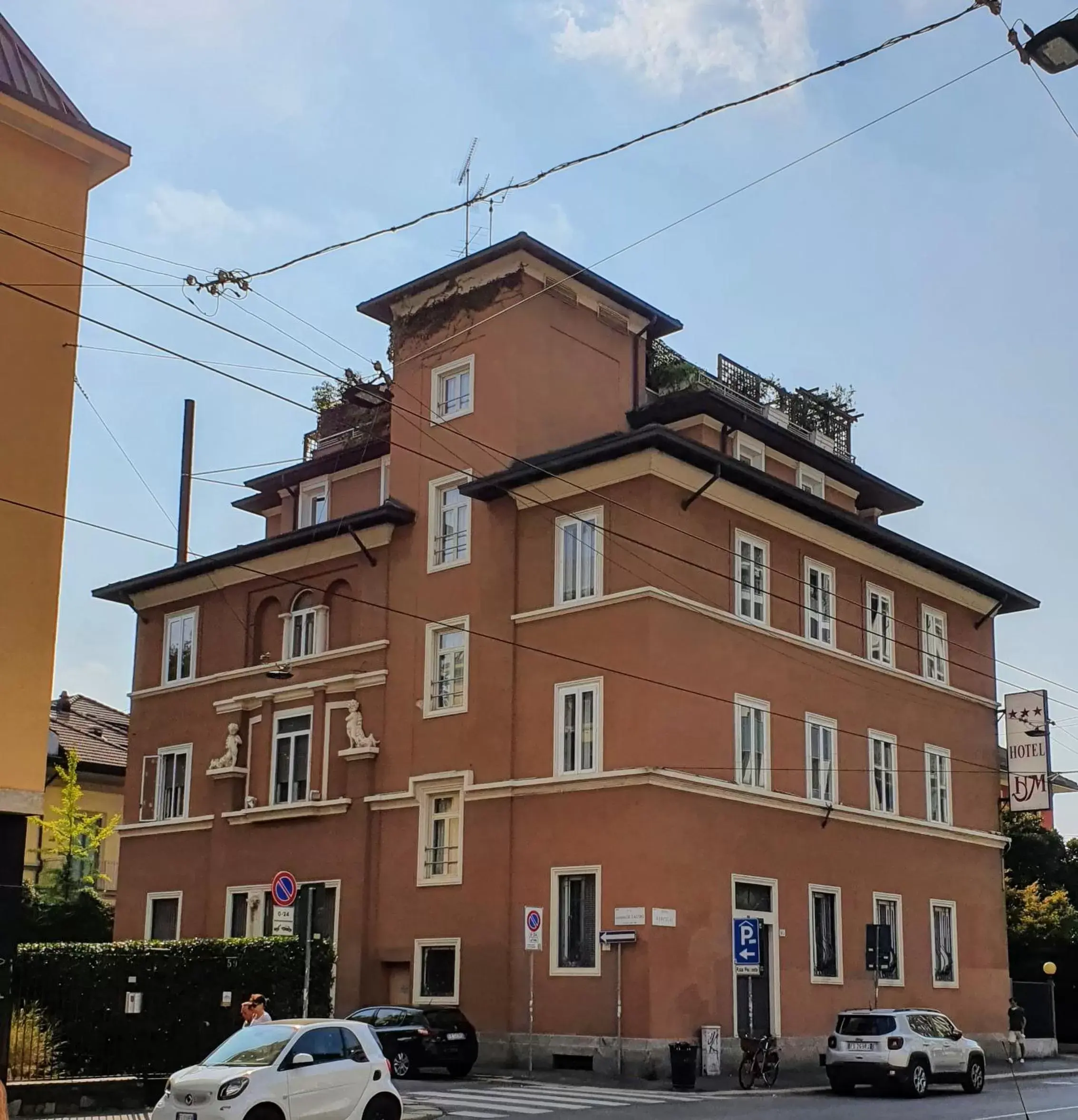 Facade/entrance, Property Building in Hotel Metrò