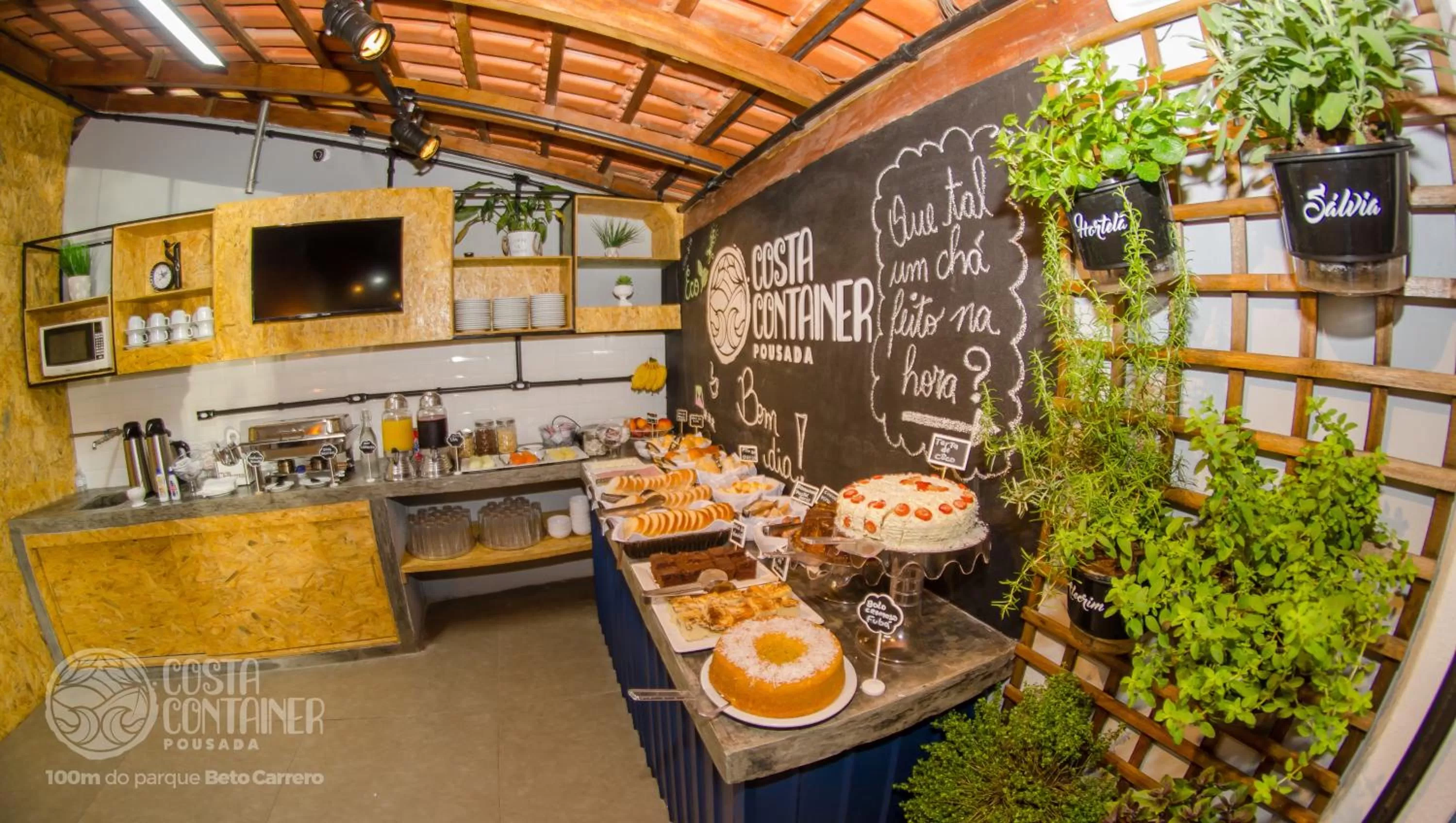 Food and drinks in Pousada Costa Container