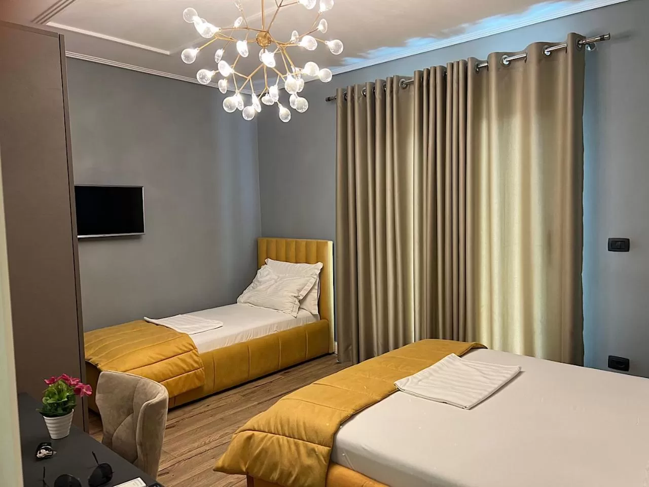 Photo of the whole room in Hotel Vila Tirana