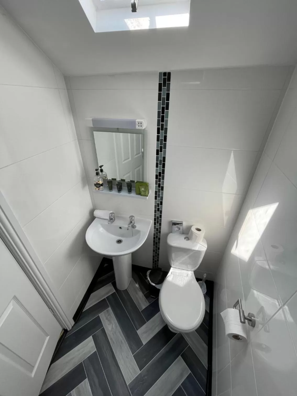 Bathroom in The Whittington and Cat